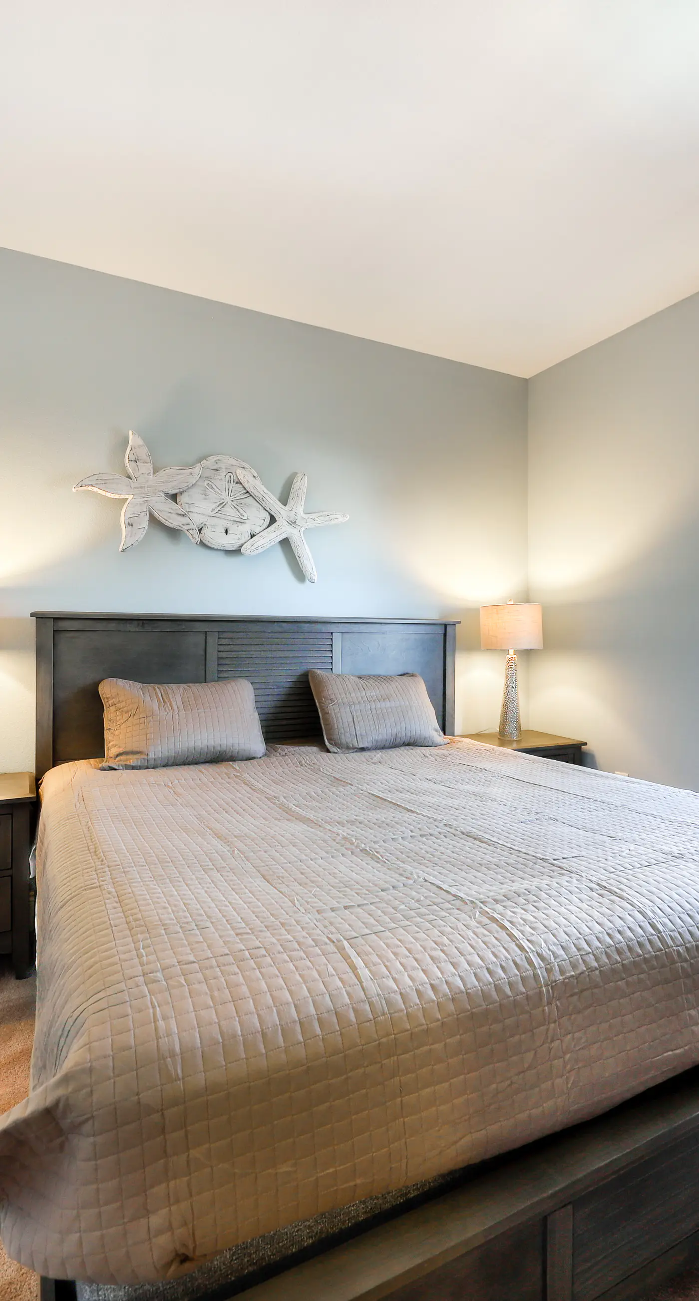 Resort condo w/ five shared pools, a hot tub, beach access, & on-site dining