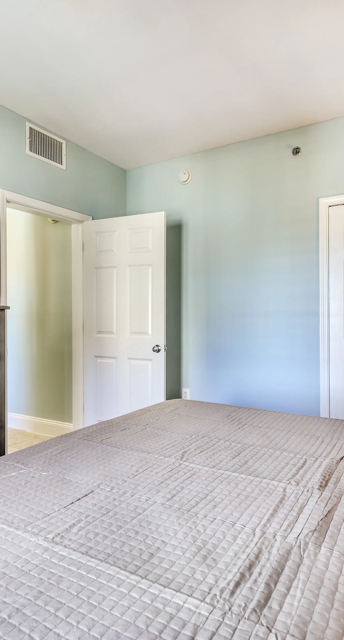 Resort condo w/ five shared pools, a hot tub, beach access, & on-site dining