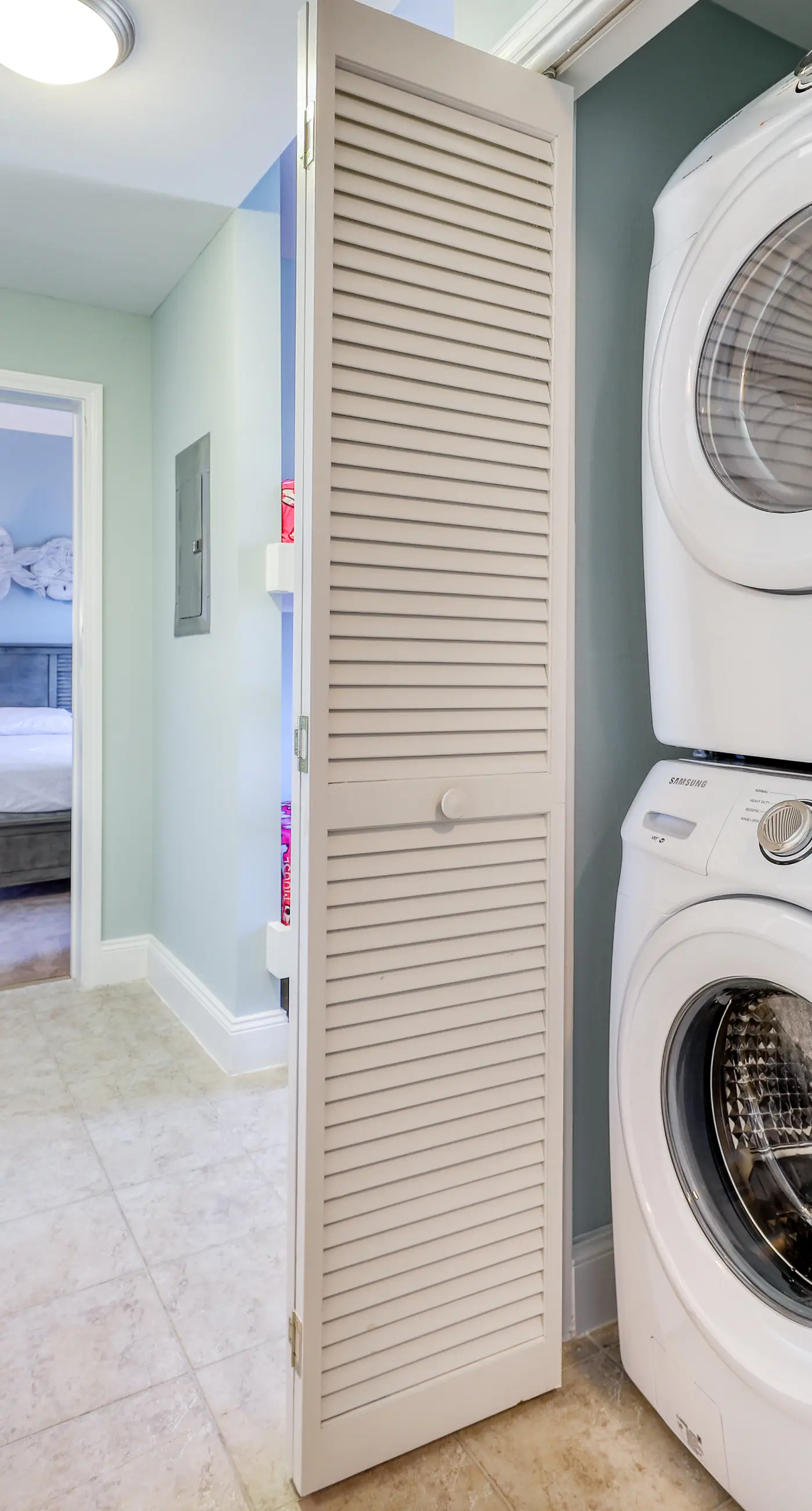 Resort condo w/ five shared pools, a hot tub, beach access, & on-site dining