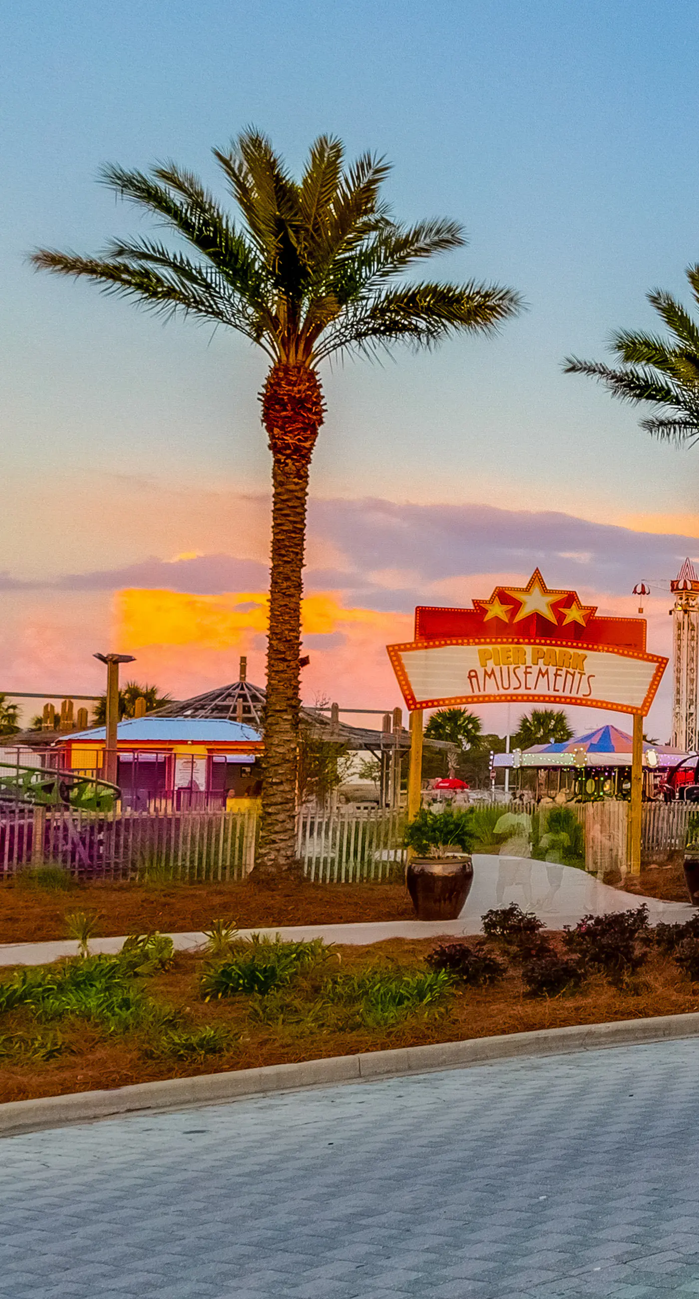 Resort condo w/ five shared pools, a hot tub, beach access, & on-site dining