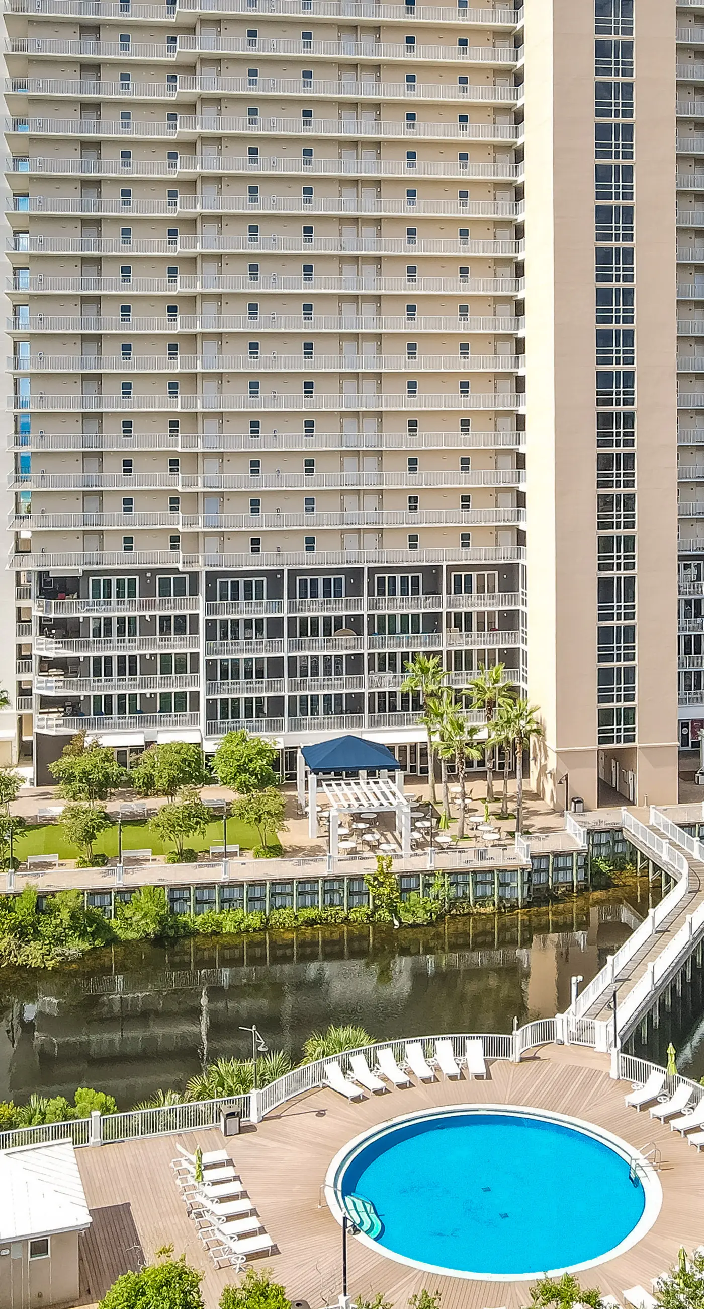 Condo with five pools, hot tubs, saunas, gym, game room, & balcony
