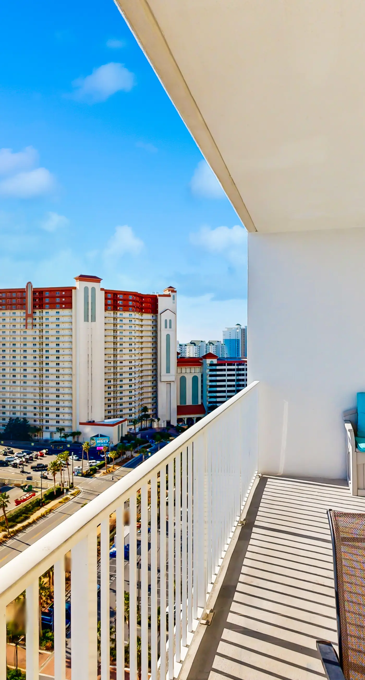 14th floor condo with pool & hot tub access, ocean view, WiFi, W/D, & central AC