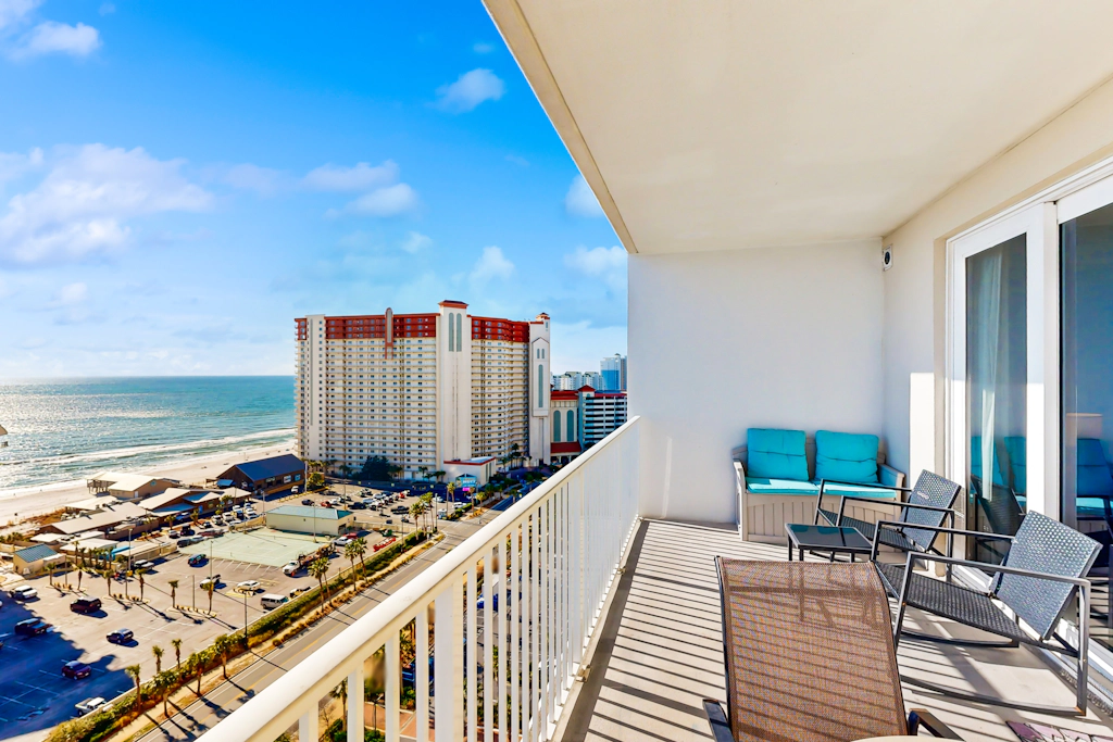 14th floor condo with pool & hot tub access, ocean view, WiFi, W/D, & central AC
