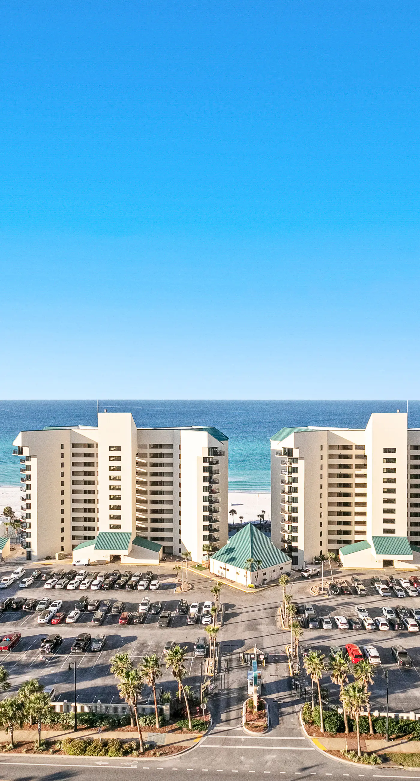 14th floor condo with pool & hot tub access, ocean view, WiFi, W/D, & central AC