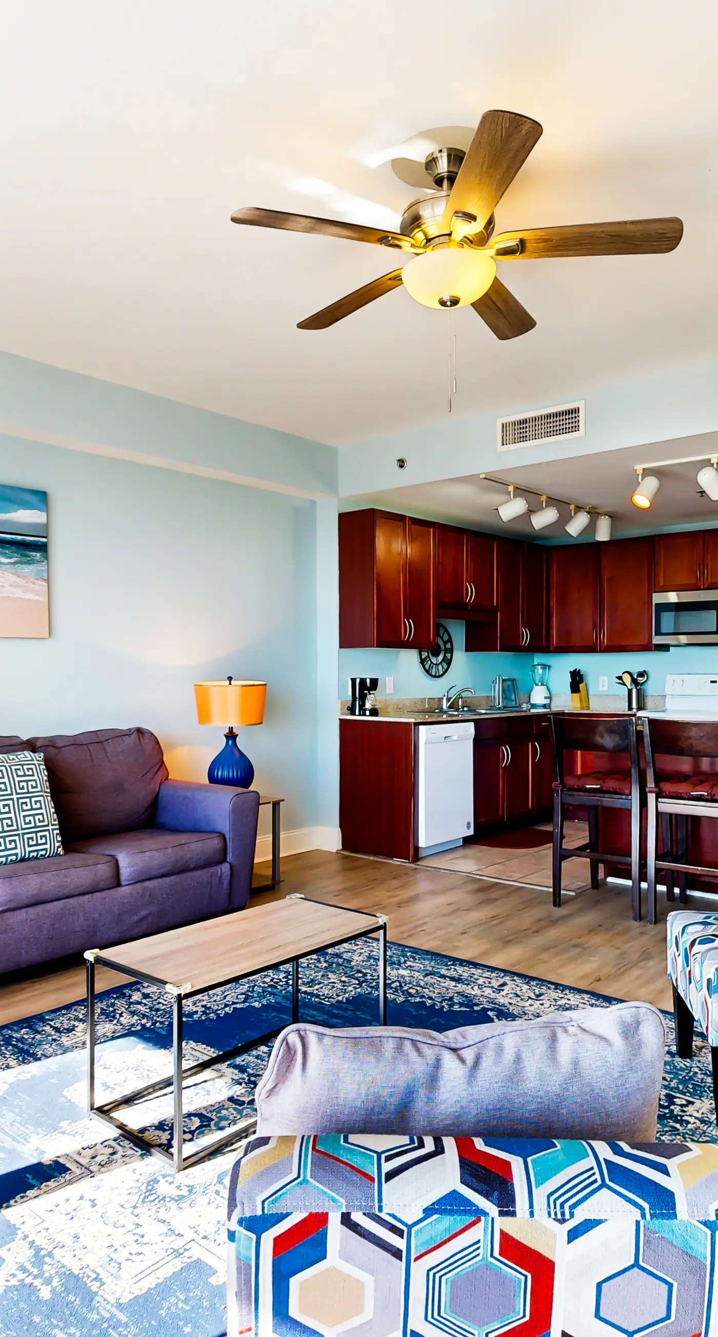 14th floor condo with pool & hot tub access, ocean view, WiFi, W/D, & central AC