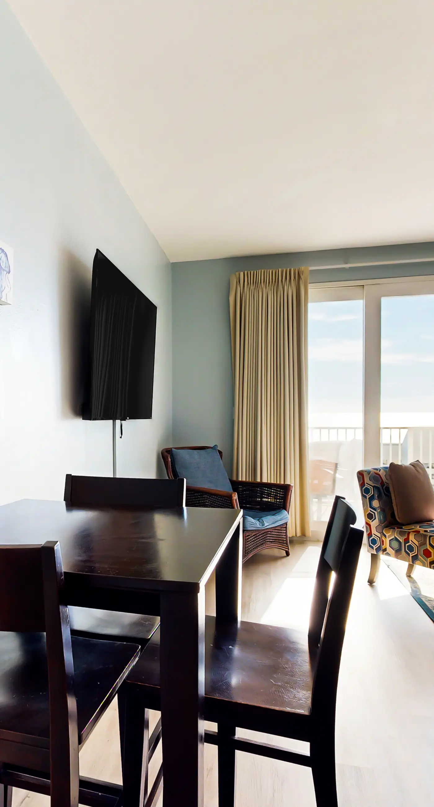 14th floor condo with pool & hot tub access, ocean view, WiFi, W/D, & central AC