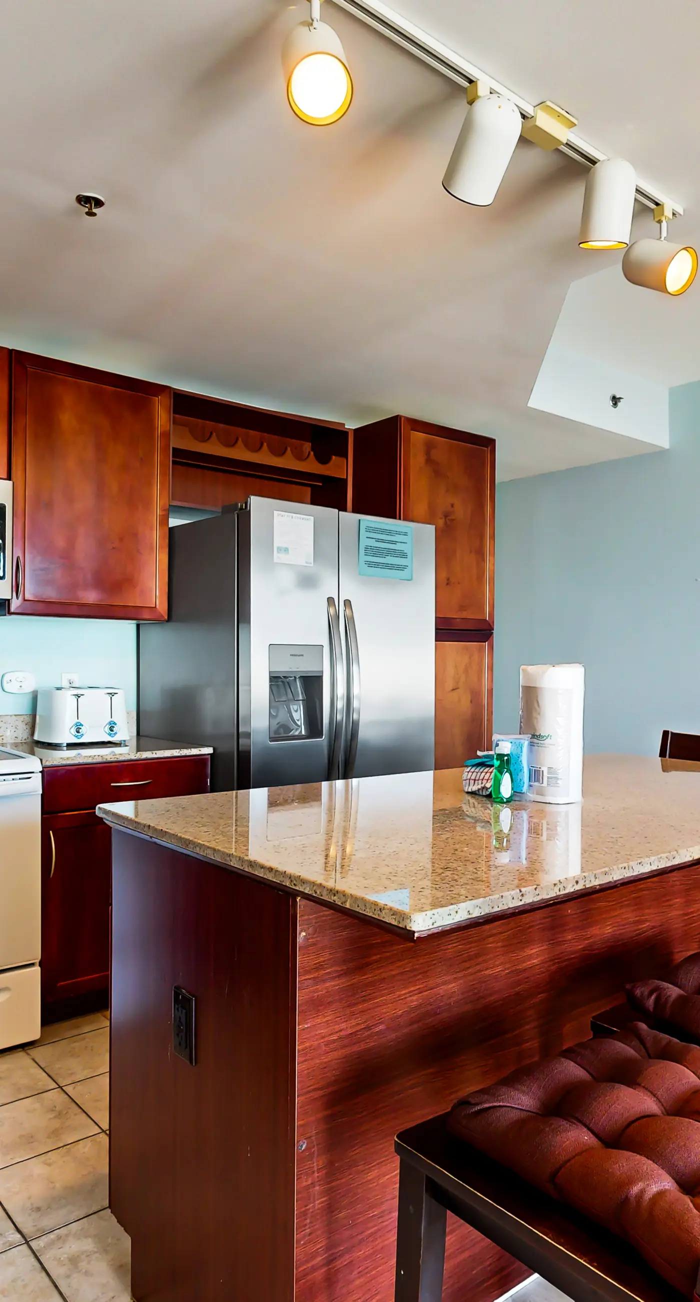 14th floor condo with pool & hot tub access, ocean view, WiFi, W/D, & central AC