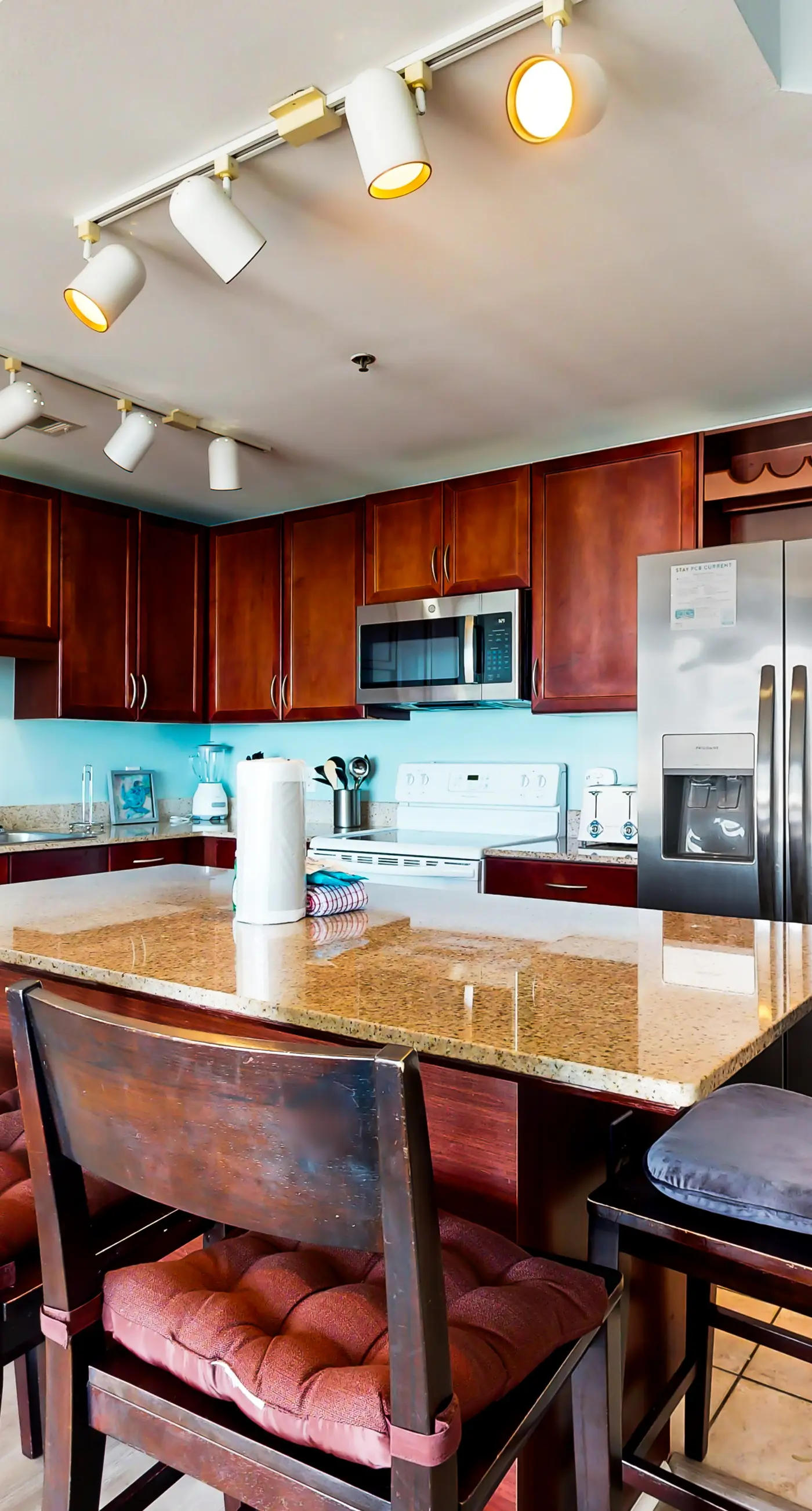 14th floor condo with pool & hot tub access, ocean view, WiFi, W/D, & central AC
