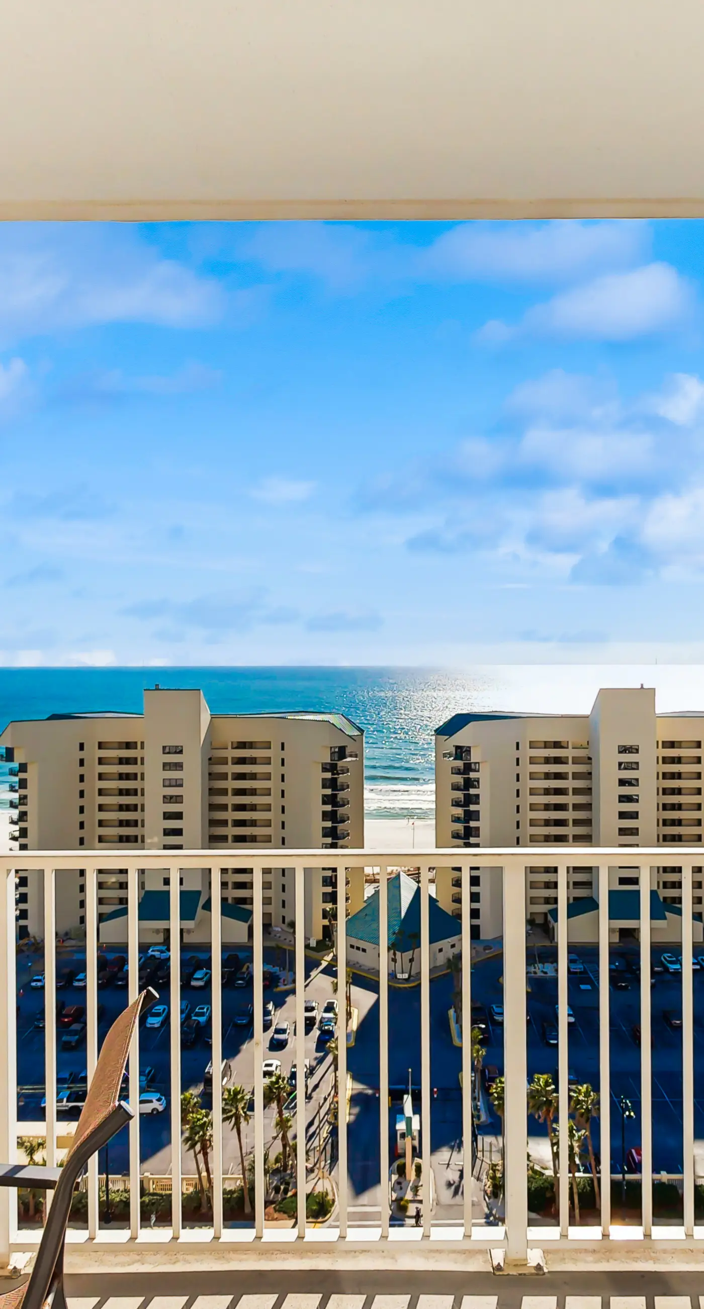 14th floor condo with pool & hot tub access, ocean view, WiFi, W/D, & central AC