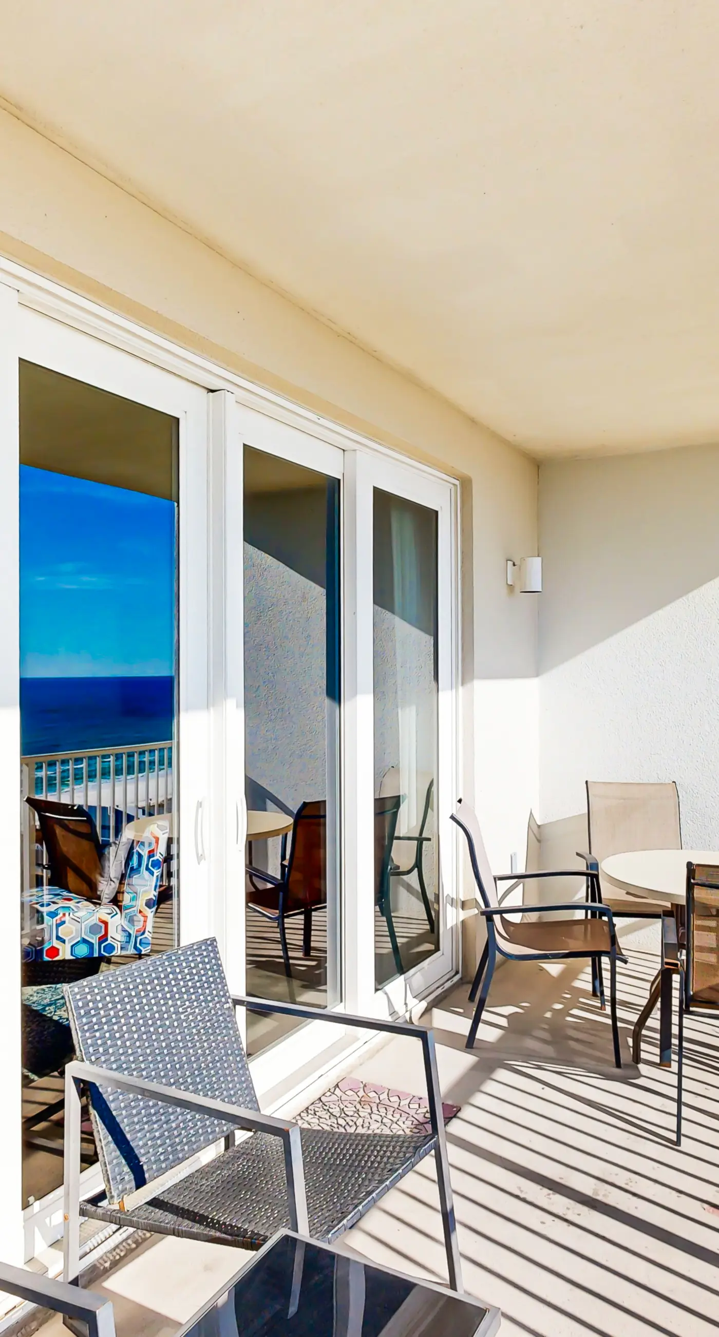 14th floor condo with pool & hot tub access, ocean view, WiFi, W/D, & central AC