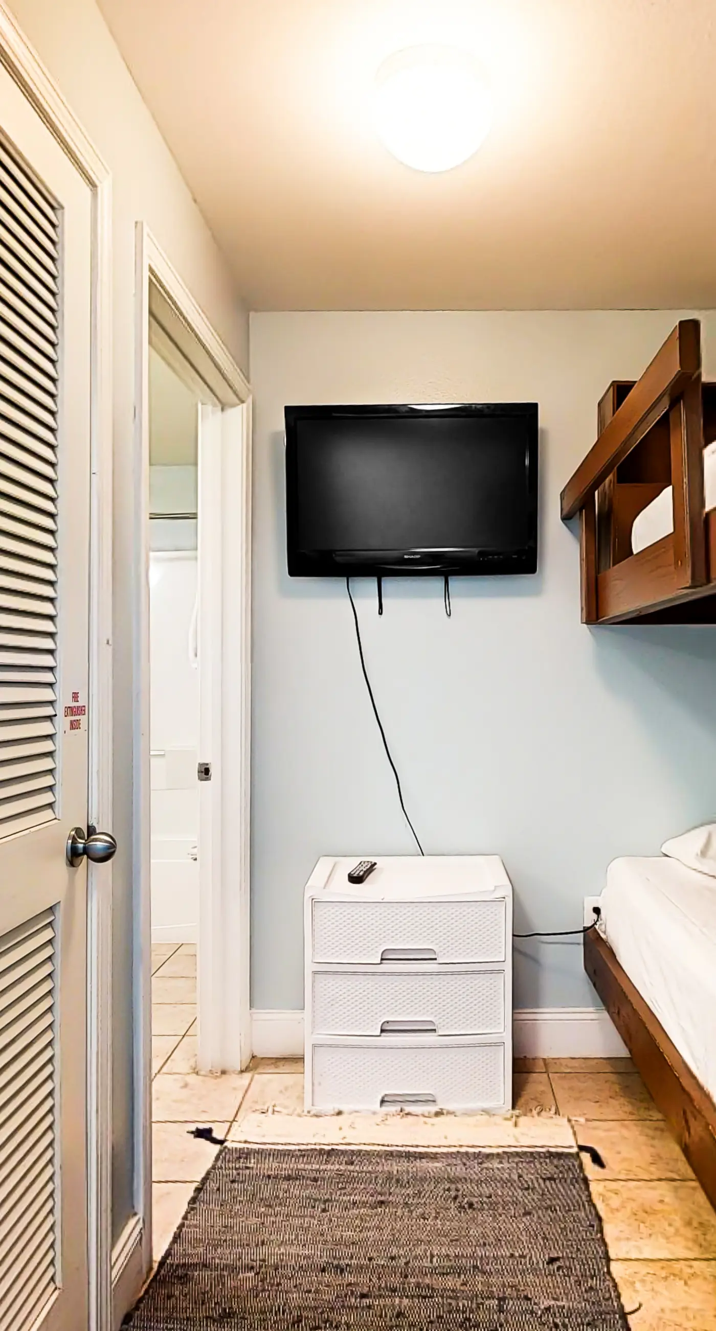 14th floor condo with pool & hot tub access, ocean view, WiFi, W/D, & central AC