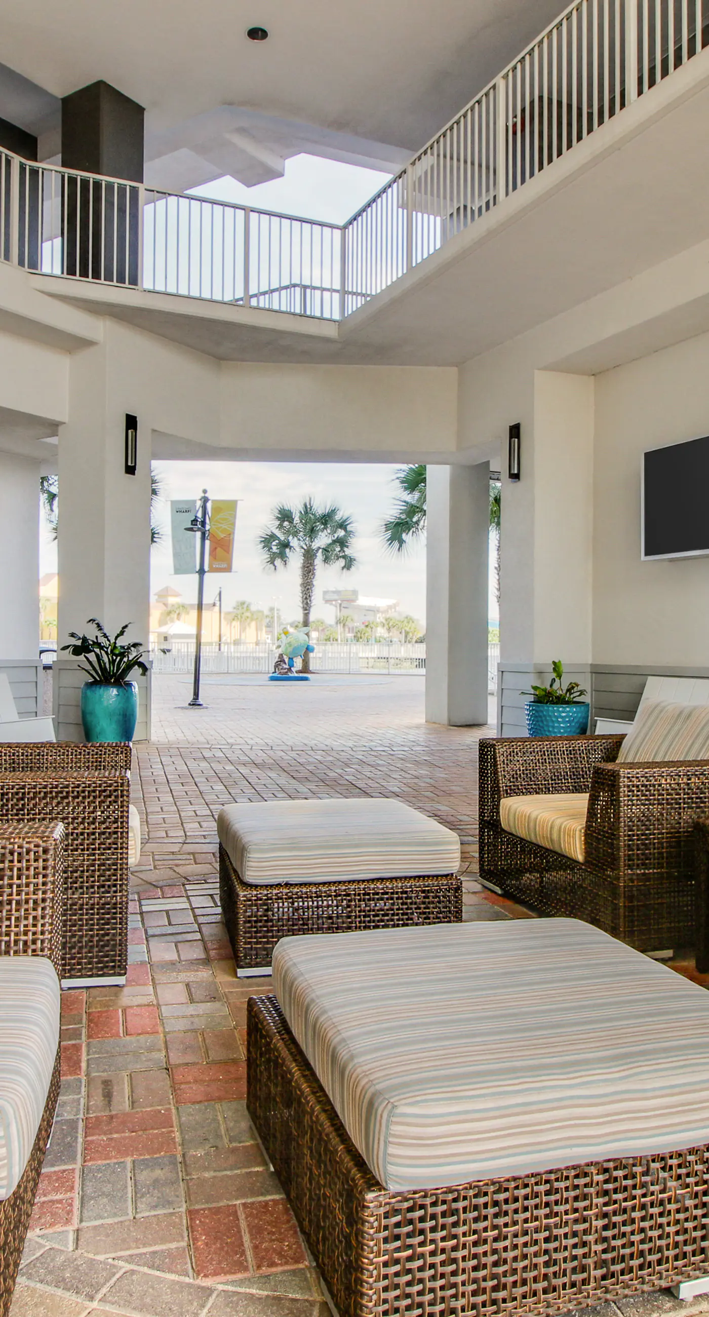 14th floor condo with pool & hot tub access, ocean view, WiFi, W/D, & central AC