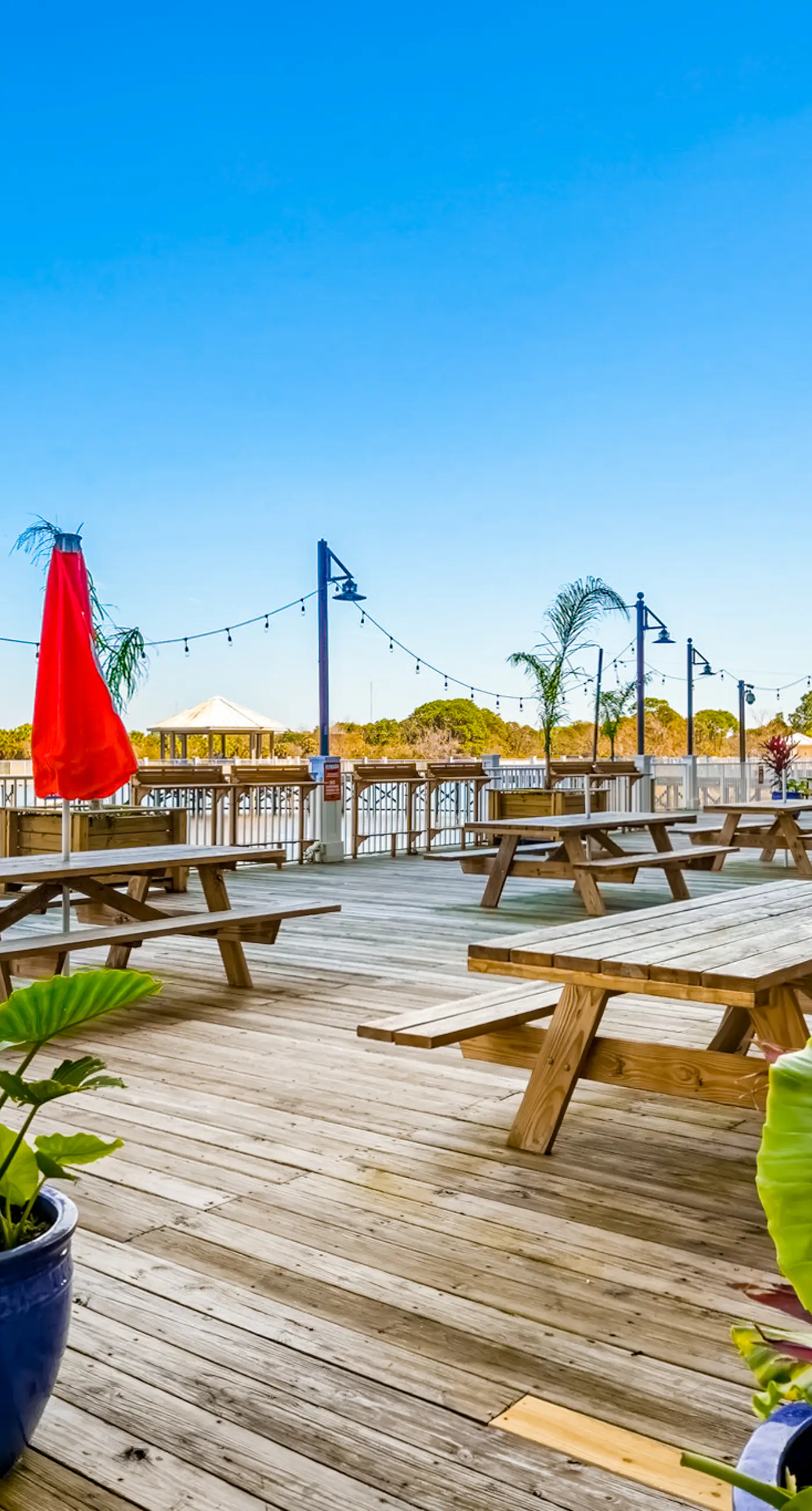 14th floor condo with pool & hot tub access, ocean view, WiFi, W/D, & central AC