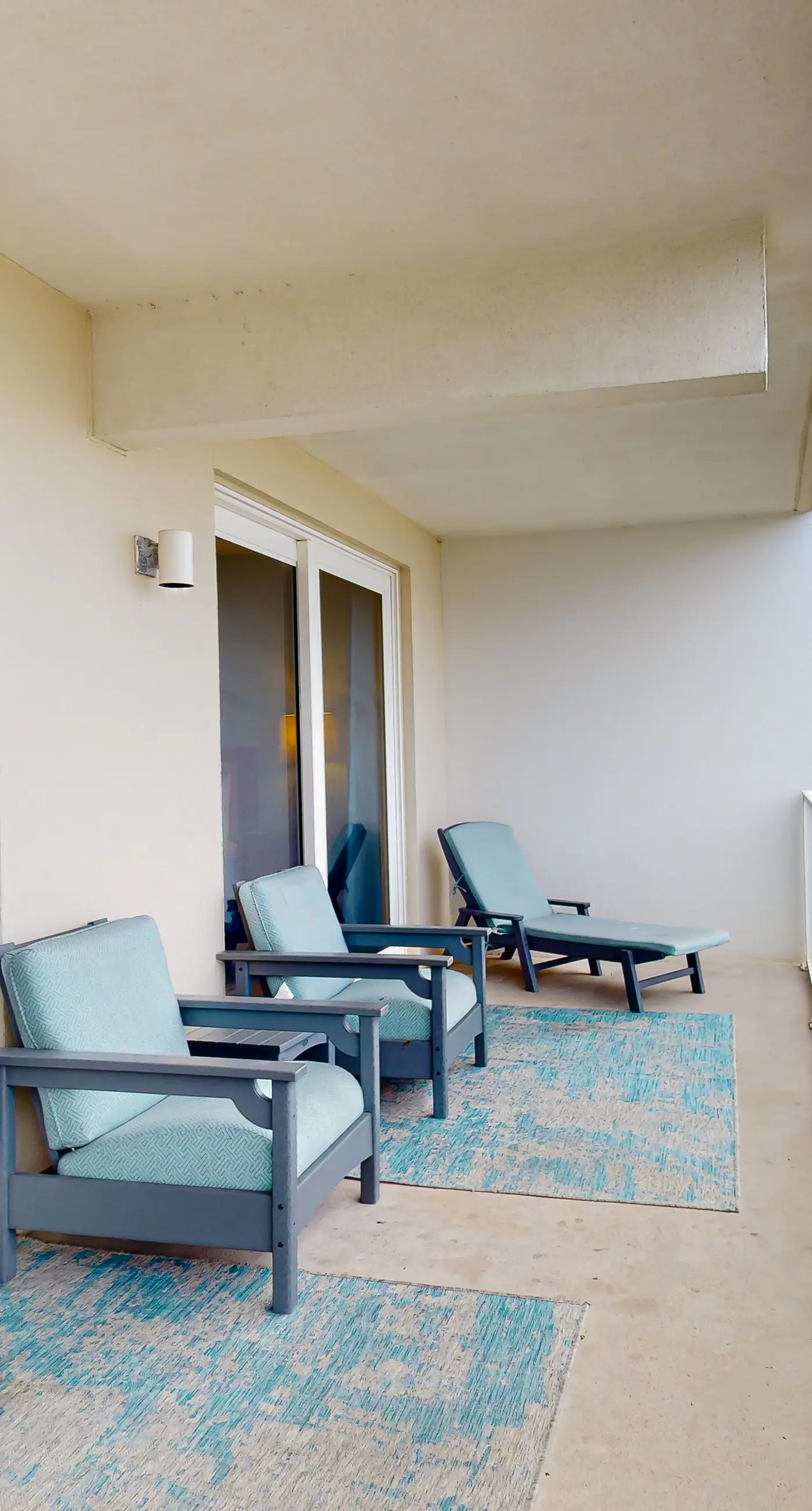 Spacious condo with bunk beds, rooftop pool, hot tub, washer/dryer & central AC