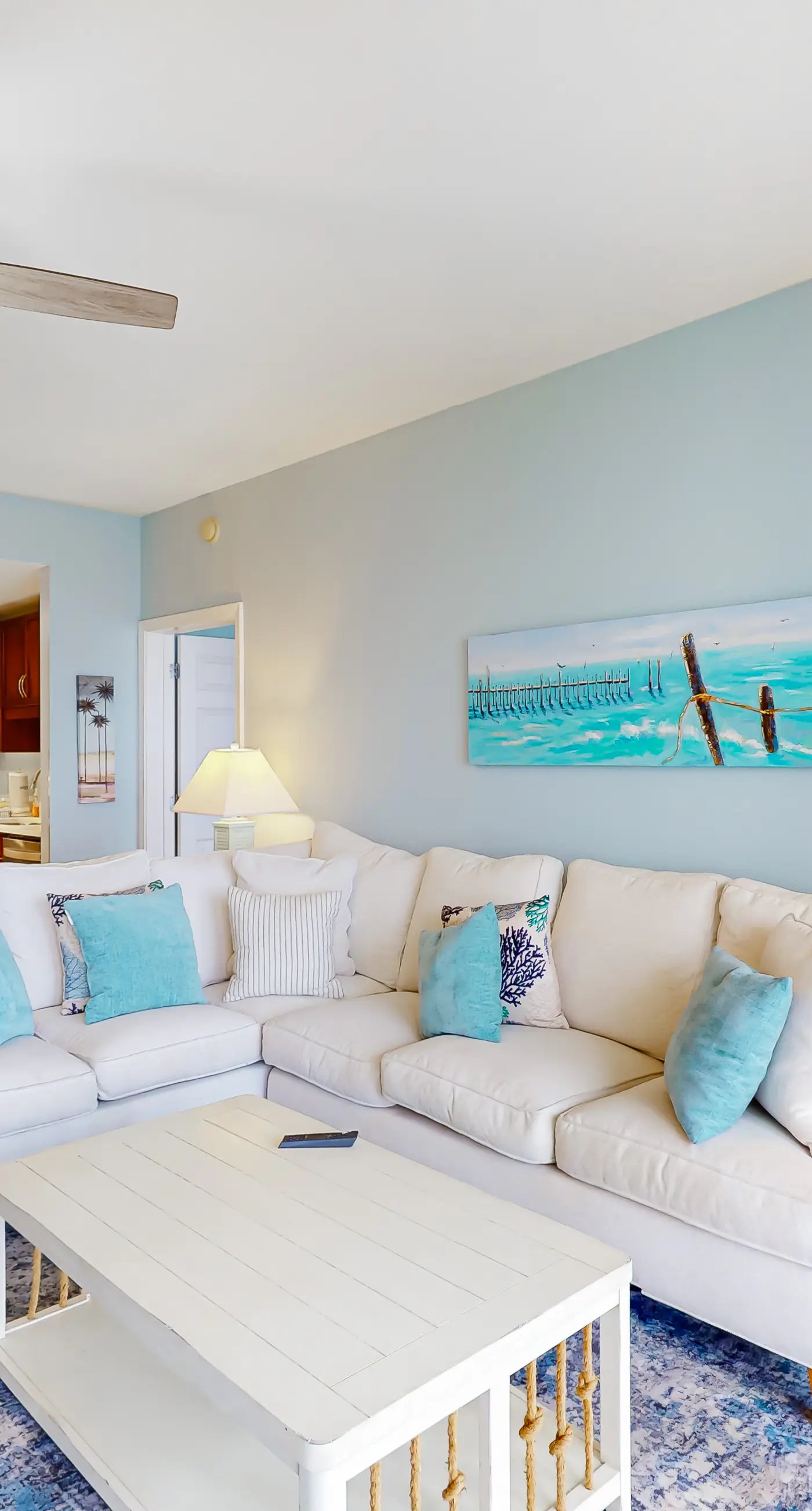 Spacious condo with bunk beds, rooftop pool, hot tub, washer/dryer & central AC