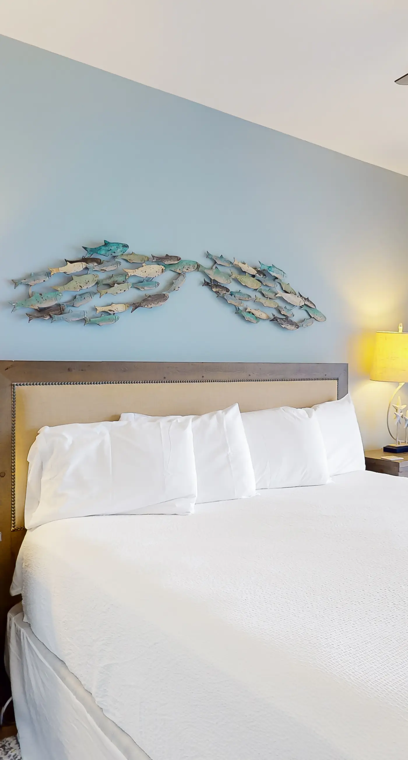 Spacious condo with bunk beds, rooftop pool, hot tub, washer/dryer & central AC