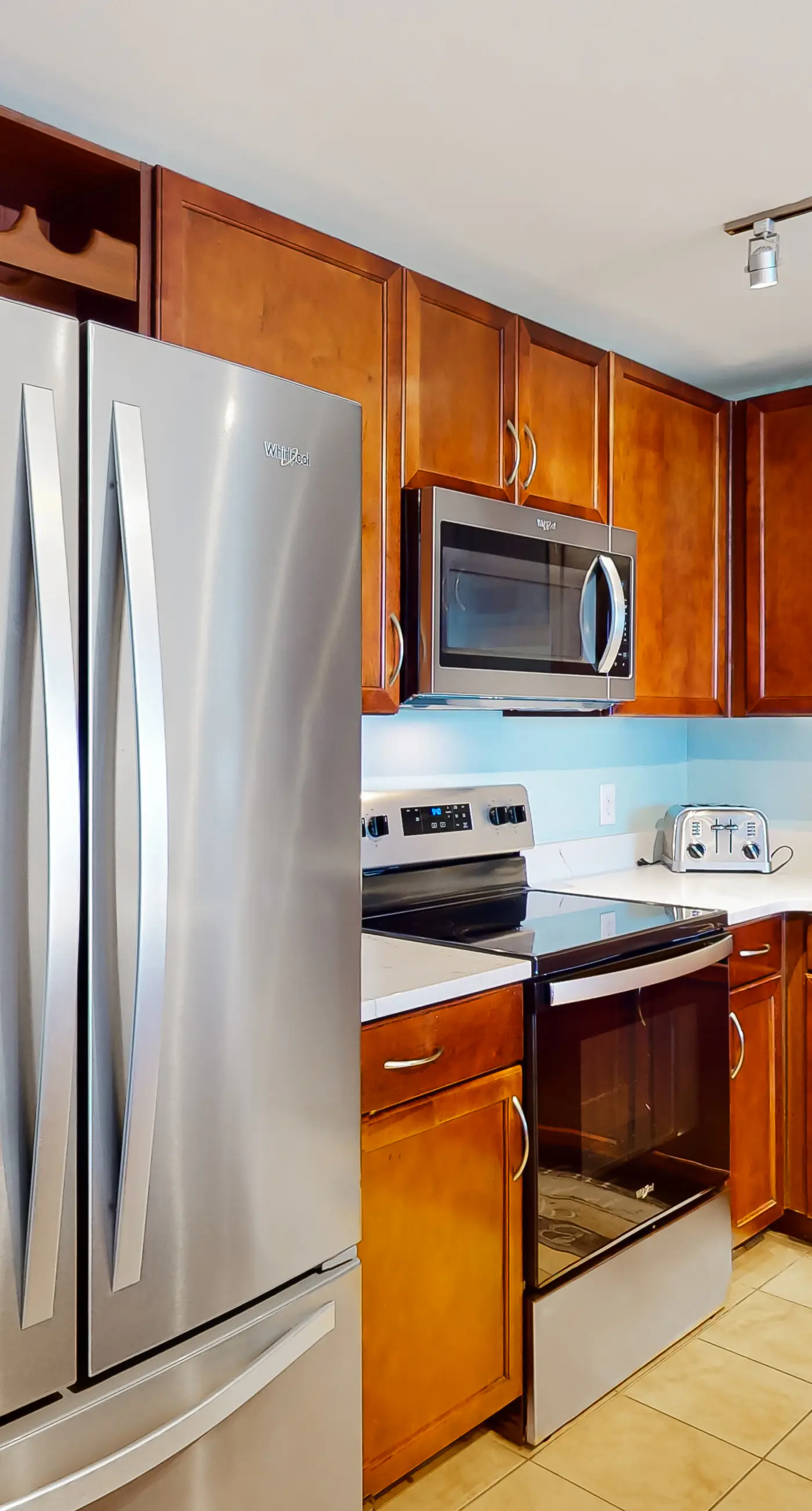 Spacious condo with bunk beds, rooftop pool, hot tub, washer/dryer & central AC