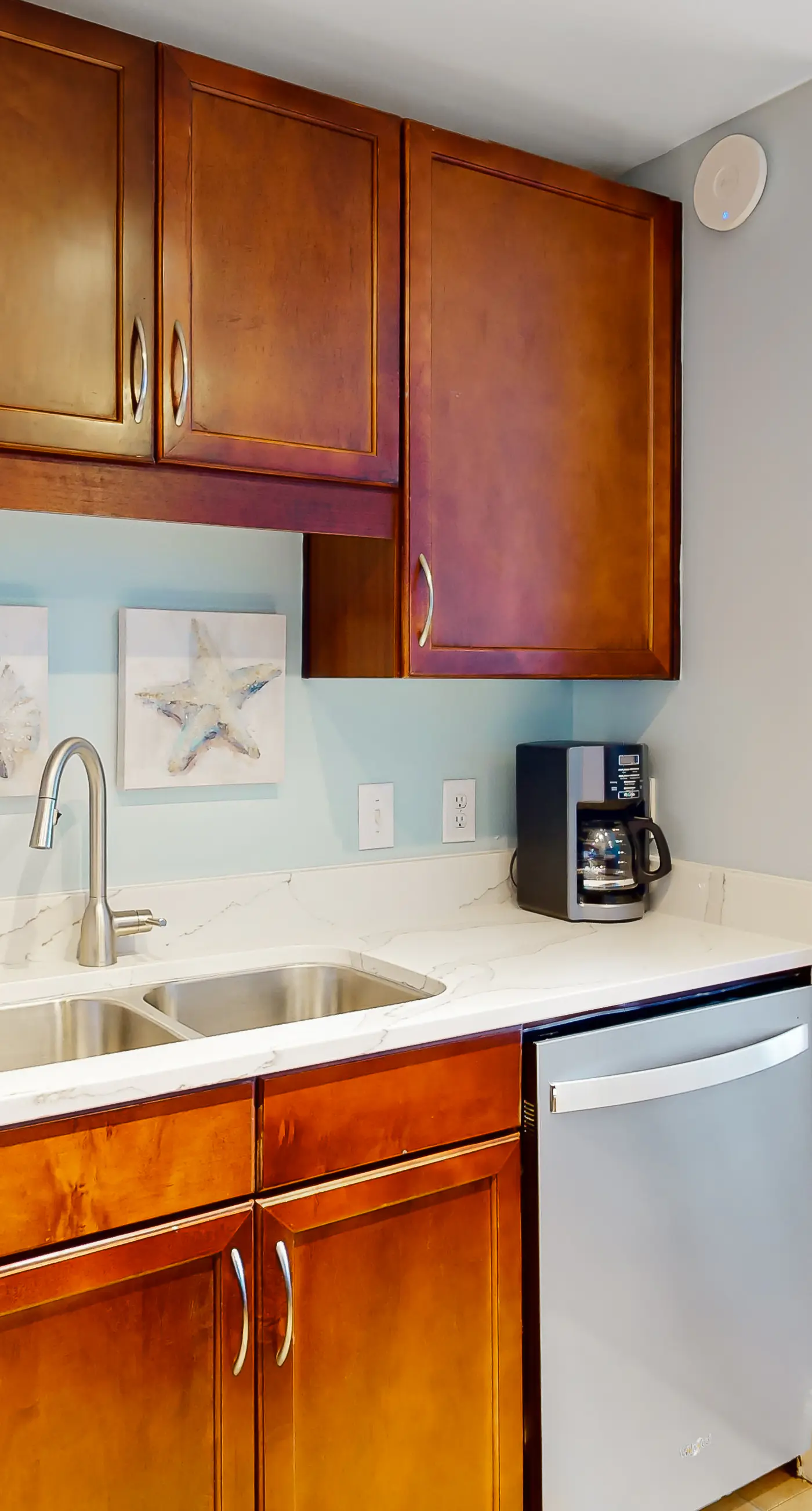 Spacious condo with bunk beds, rooftop pool, hot tub, washer/dryer & central AC
