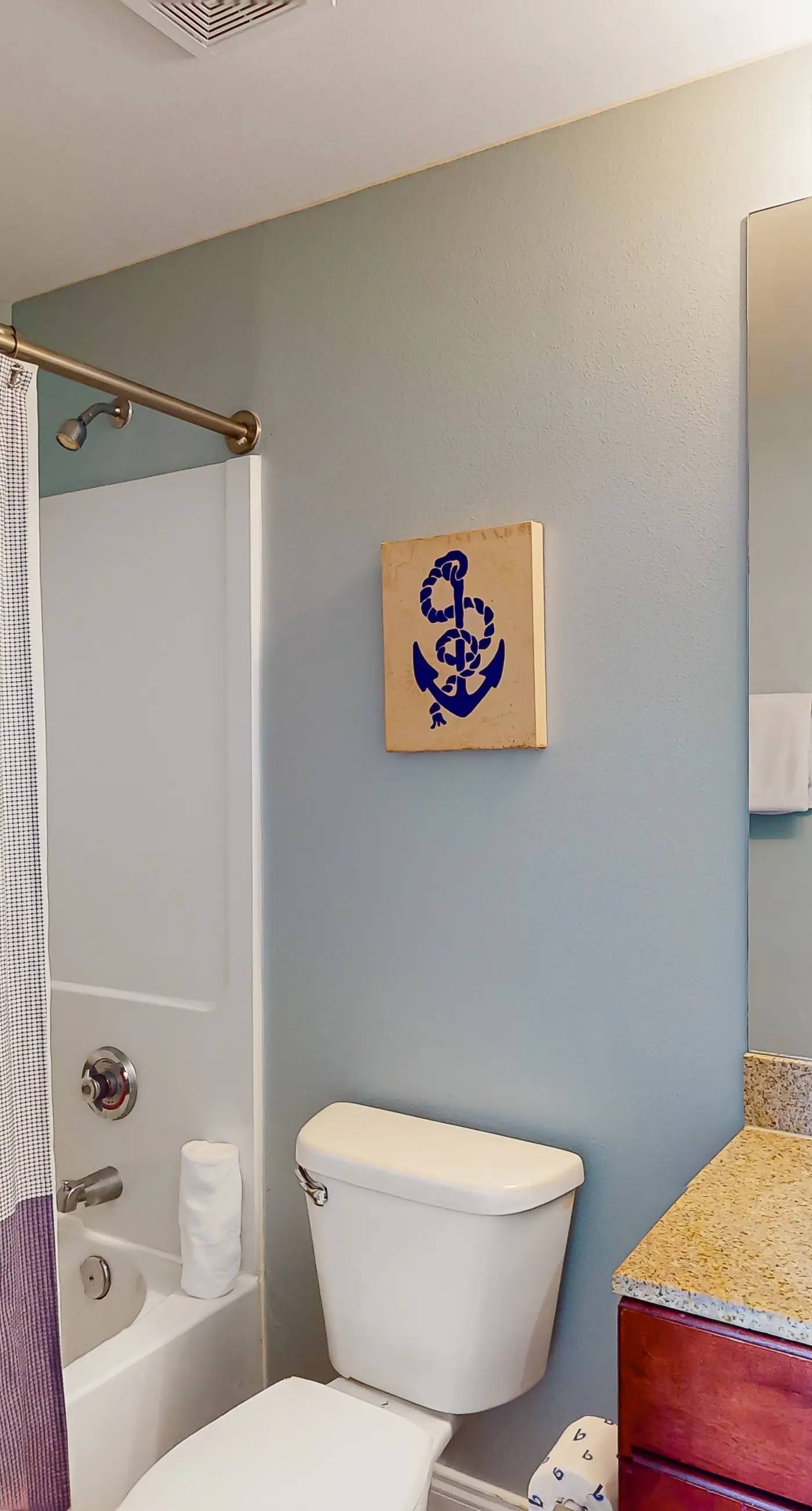 Spacious condo with bunk beds, rooftop pool, hot tub, washer/dryer & central AC