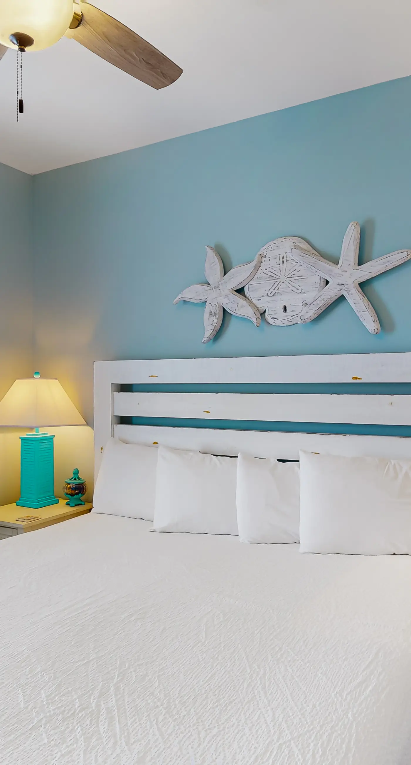 Spacious condo with bunk beds, rooftop pool, hot tub, washer/dryer & central AC