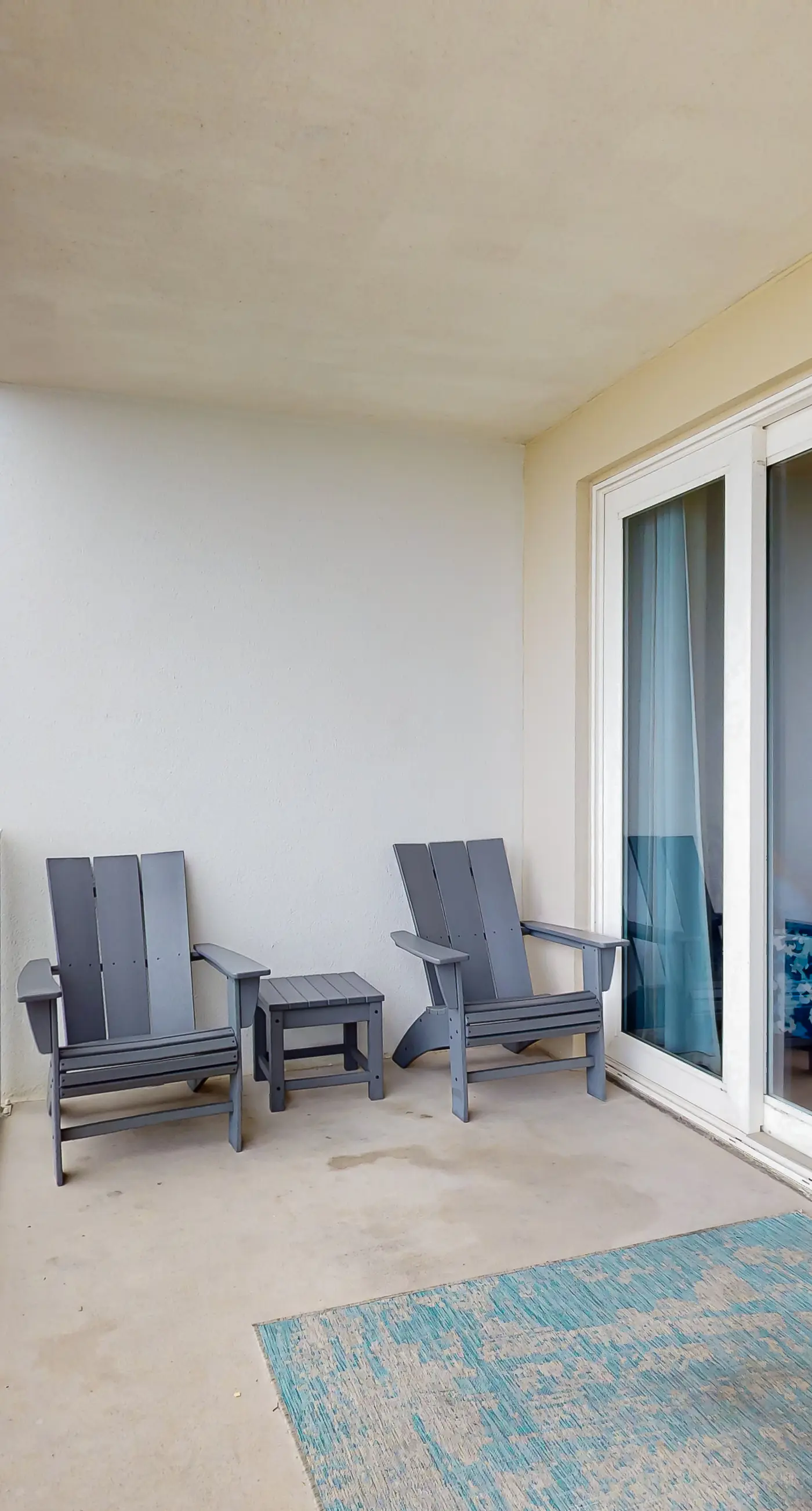 Spacious condo with bunk beds, rooftop pool, hot tub, washer/dryer & central AC