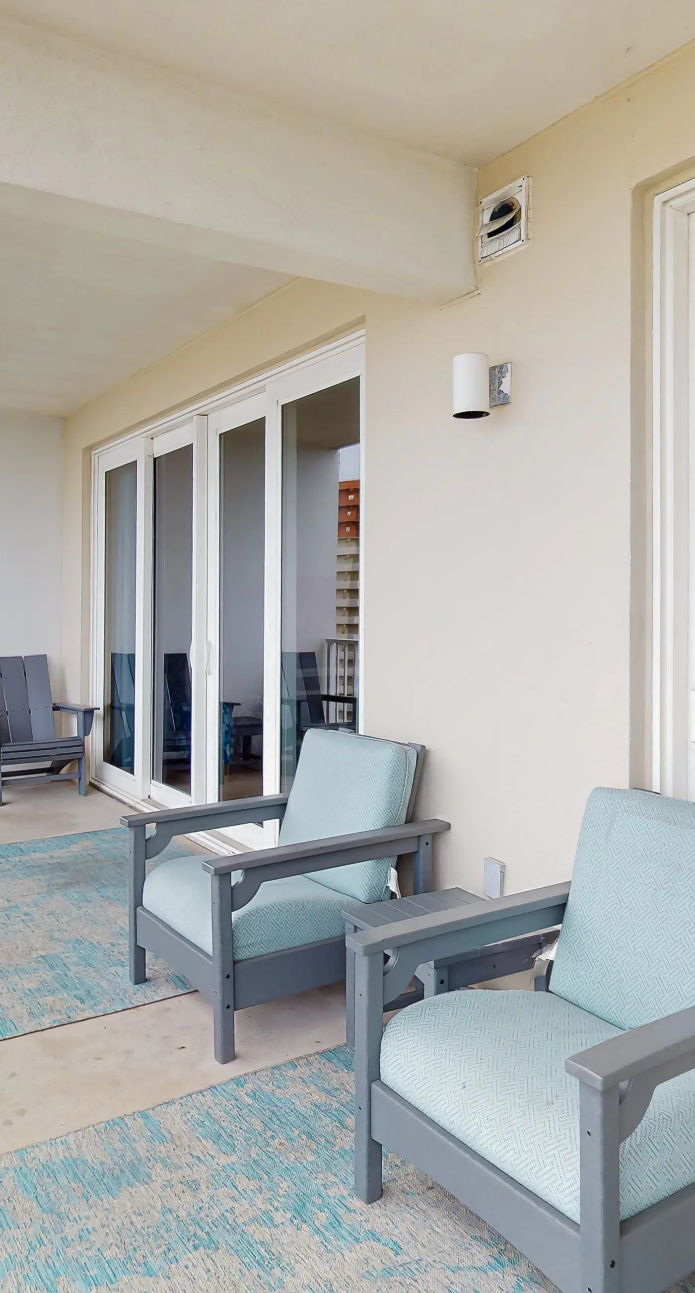 Spacious condo with bunk beds, rooftop pool, hot tub, washer/dryer & central AC