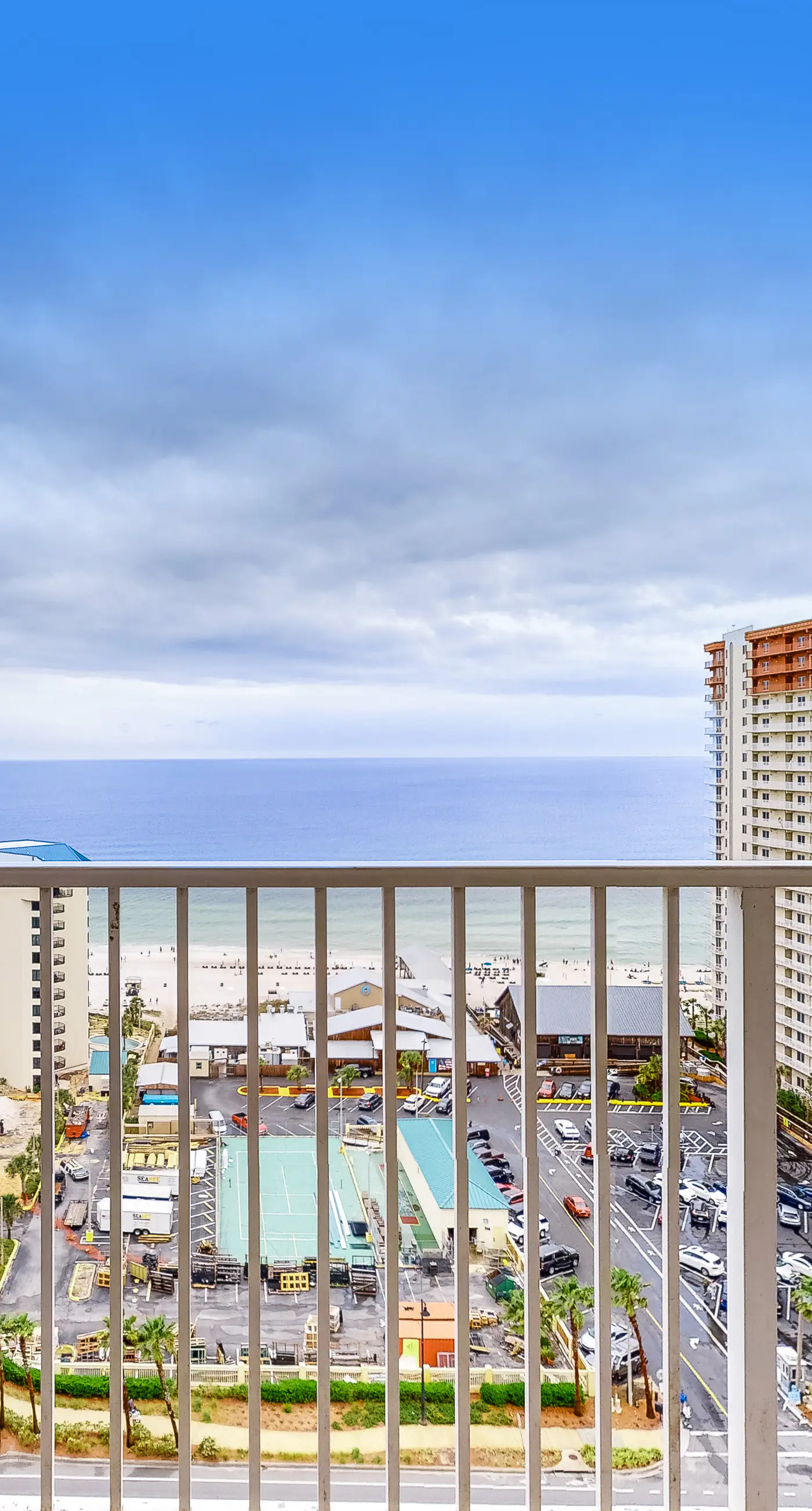 Wonderful Beach Escape W/ Shared Pools/Hot Tubs, Private Balcony, & Free WiFi