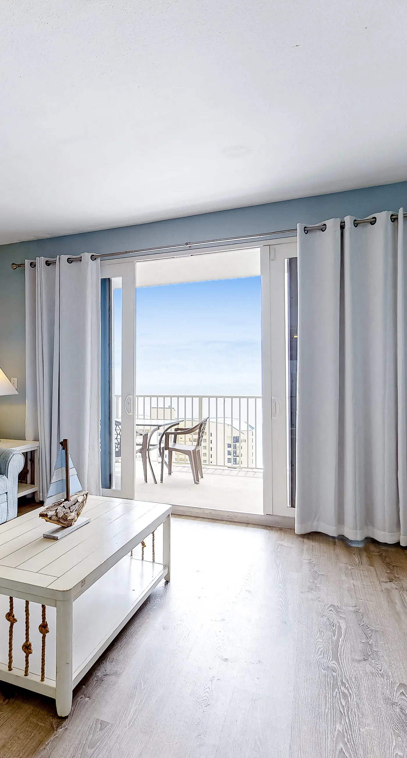 Wonderful Beach Escape W/ Shared Pools/Hot Tubs, Private Balcony, & Free WiFi