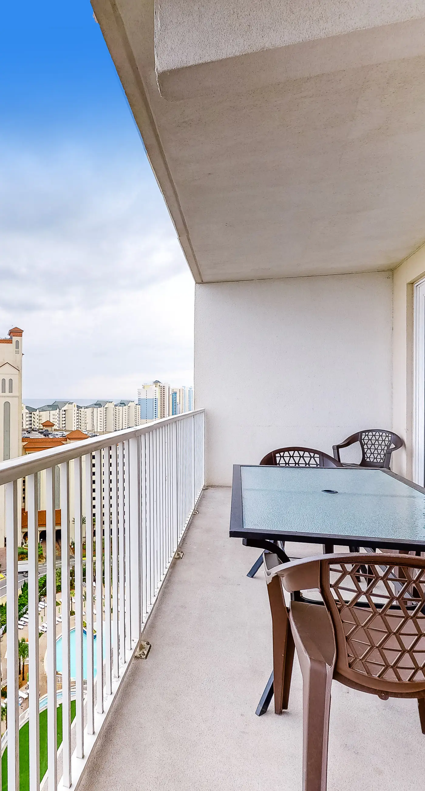 Wonderful Beach Escape W/ Shared Pools/Hot Tubs, Private Balcony, & Free WiFi