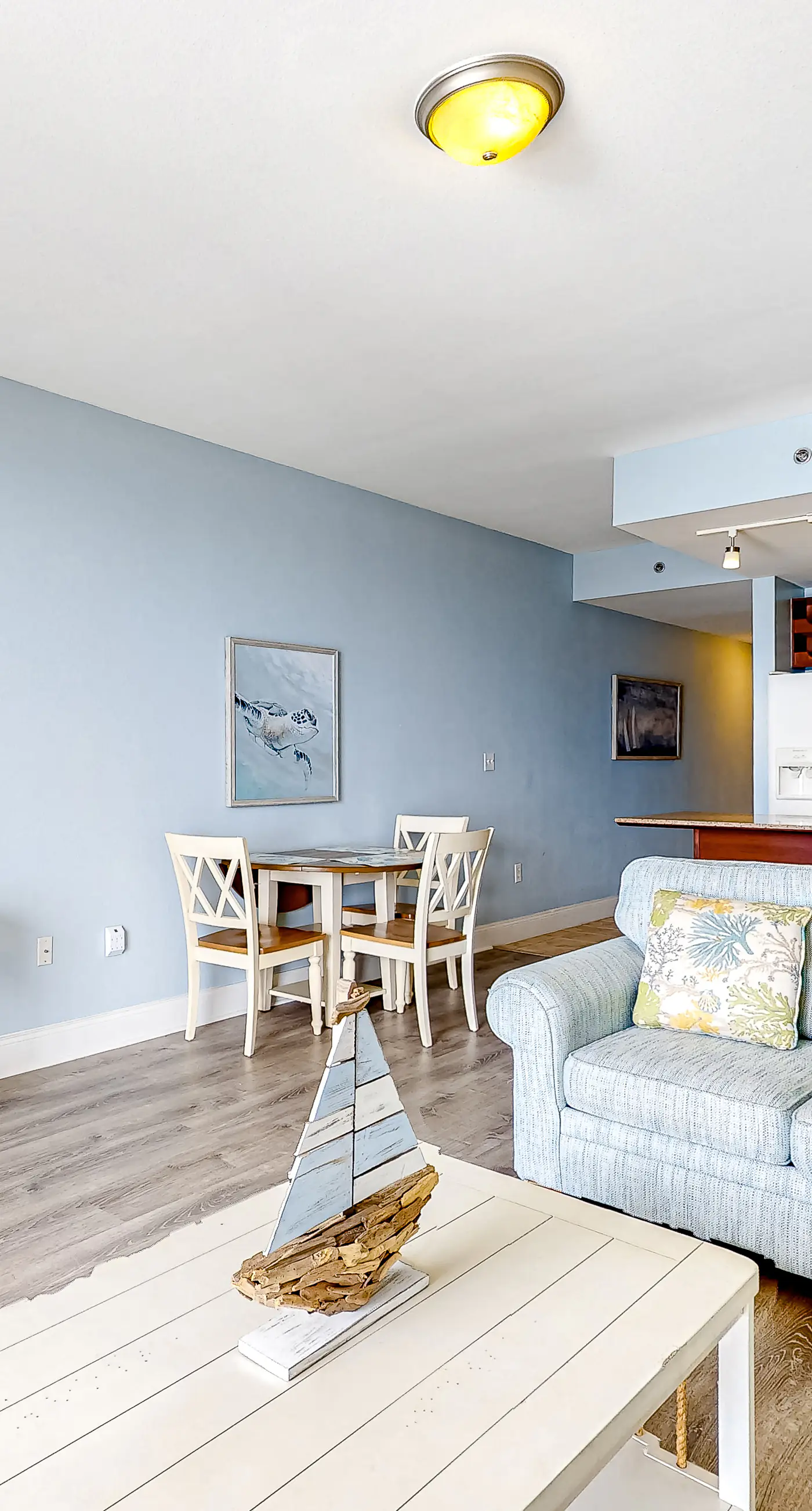 Wonderful Beach Escape W/ Shared Pools/Hot Tubs, Private Balcony, & Free WiFi