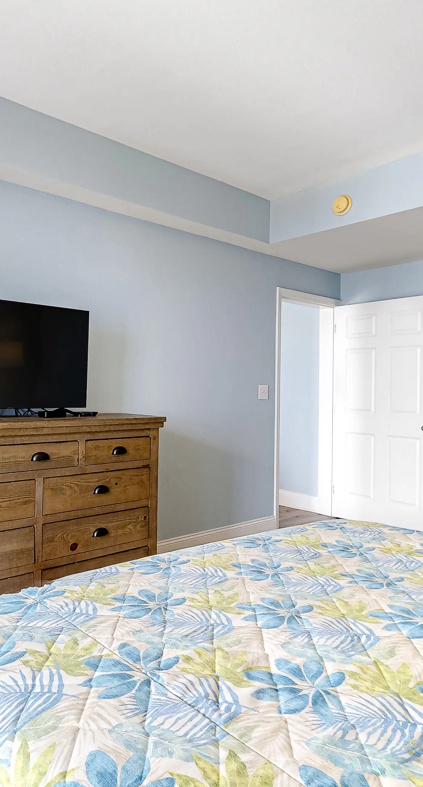 Wonderful Beach Escape W/ Shared Pools/Hot Tubs, Private Balcony, & Free WiFi