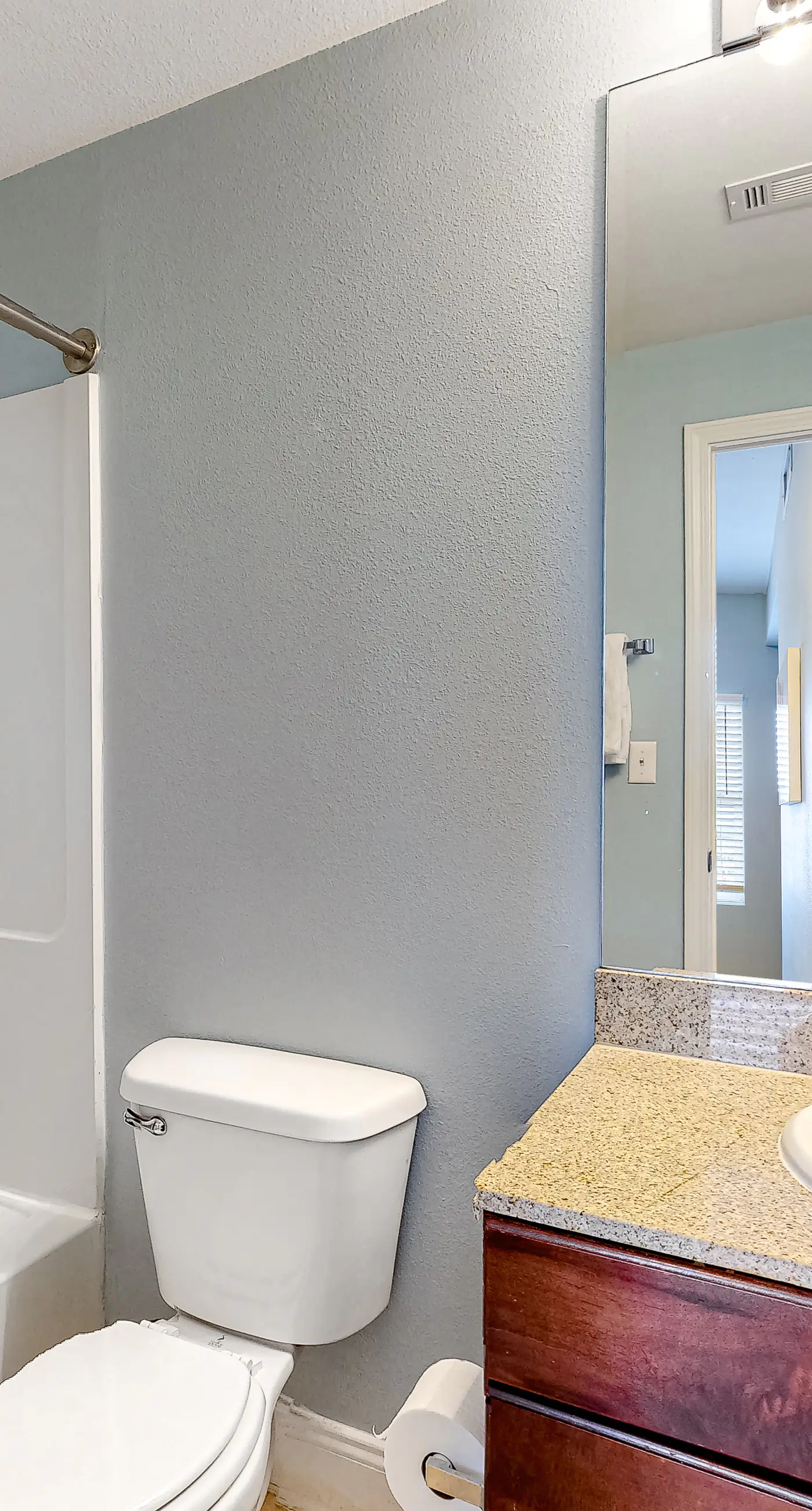 Wonderful Beach Escape W/ Shared Pools/Hot Tubs, Private Balcony, & Free WiFi