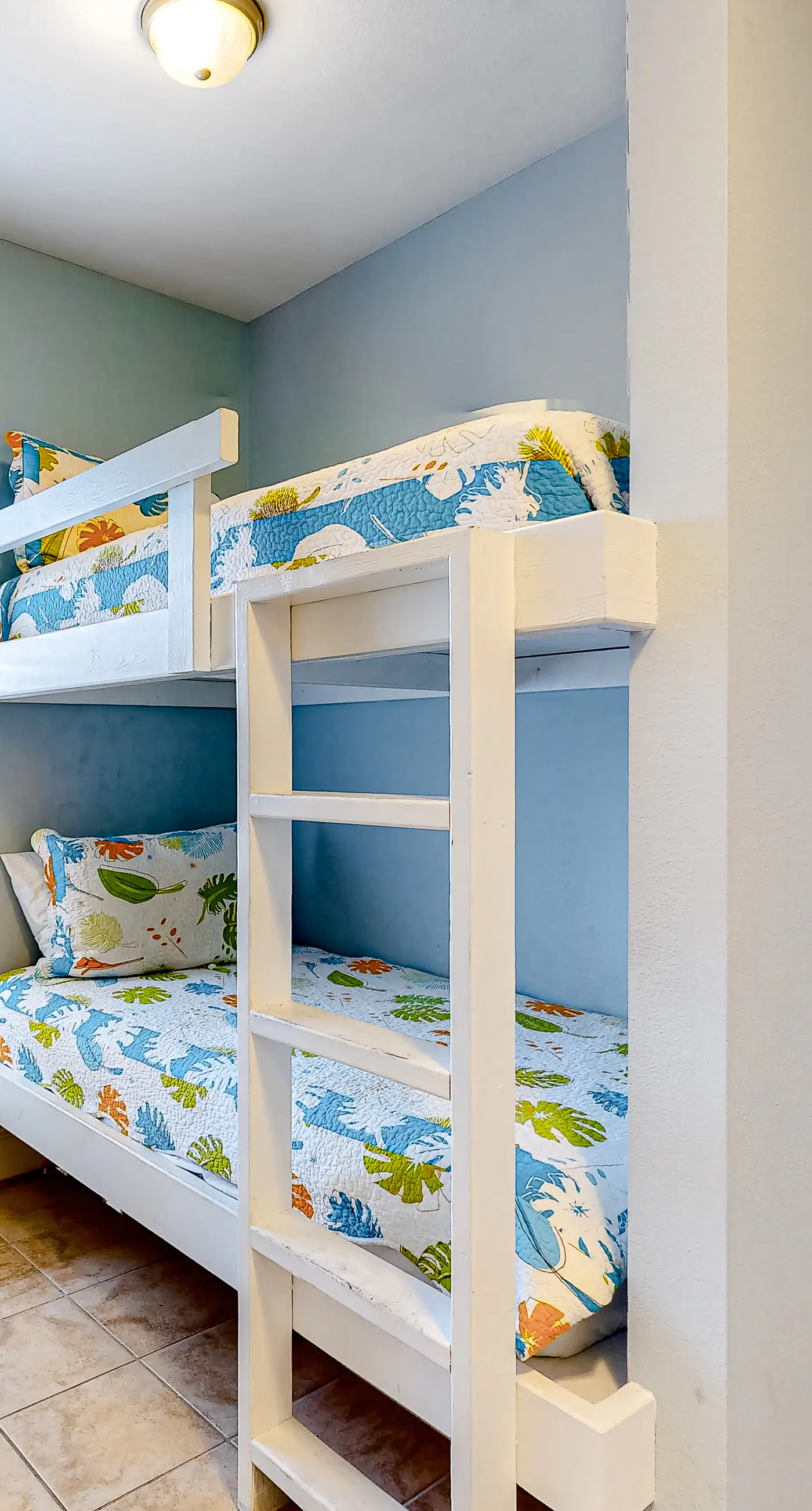 Wonderful Beach Escape W/ Shared Pools/Hot Tubs, Private Balcony, & Free WiFi