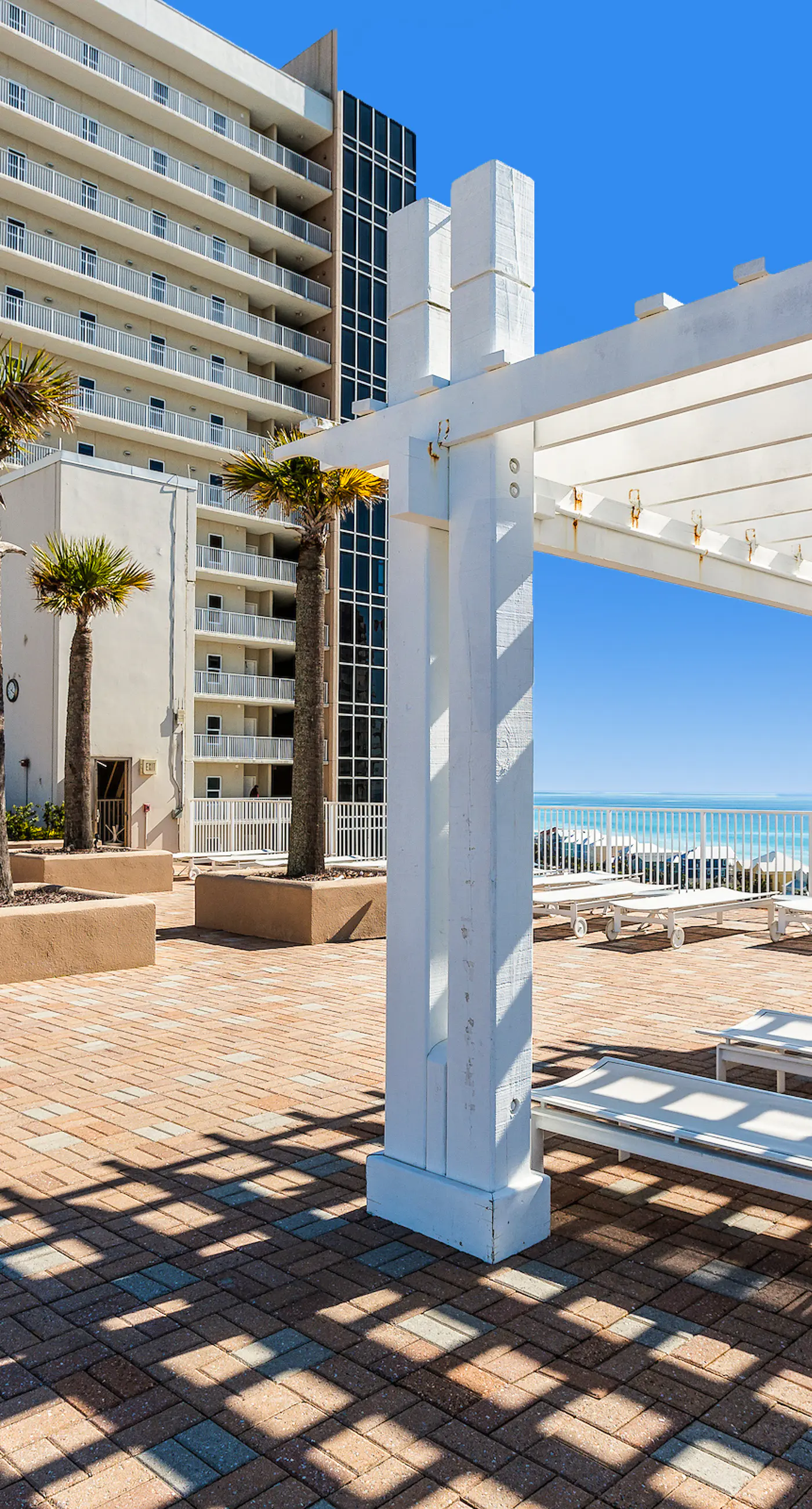 Wonderful Beach Escape W/ Shared Pools/Hot Tubs, Private Balcony, & Free WiFi