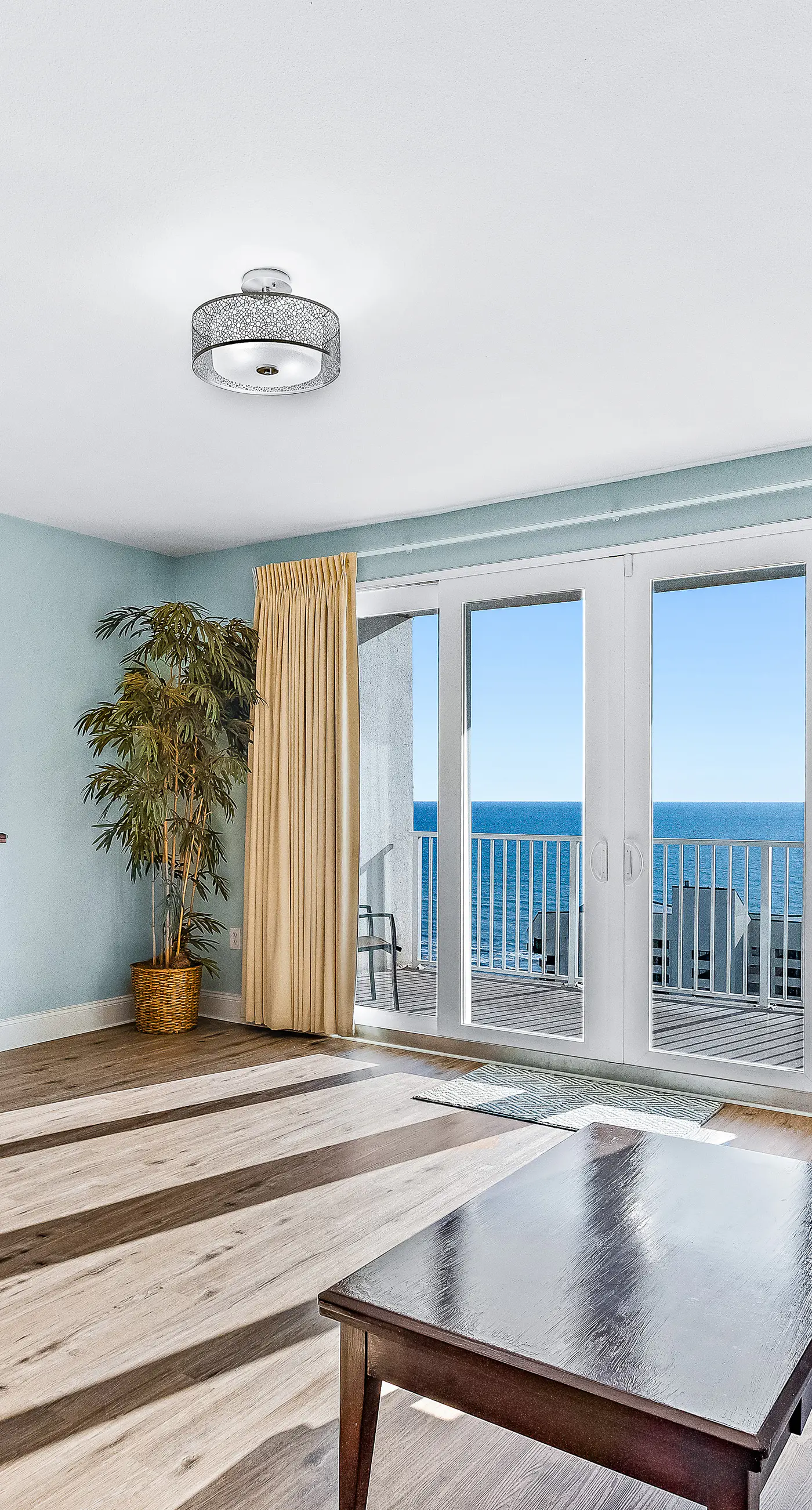 Beachfront condo with access to 5 pools, hot tub, fast WiFi, patio, washer/dryer