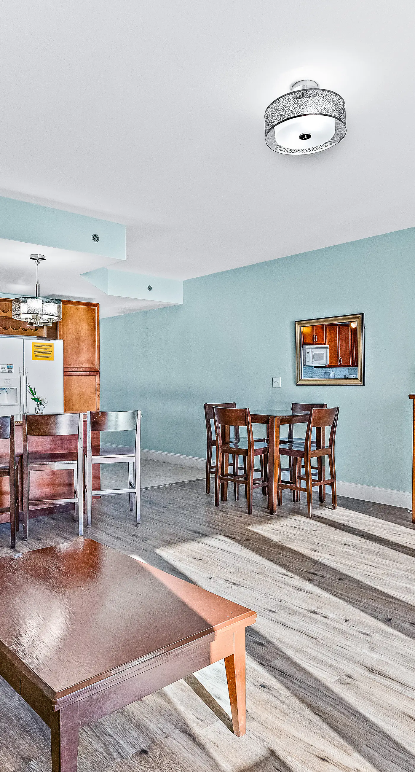 Beachfront condo with access to 5 pools, hot tub, fast WiFi, patio, washer/dryer