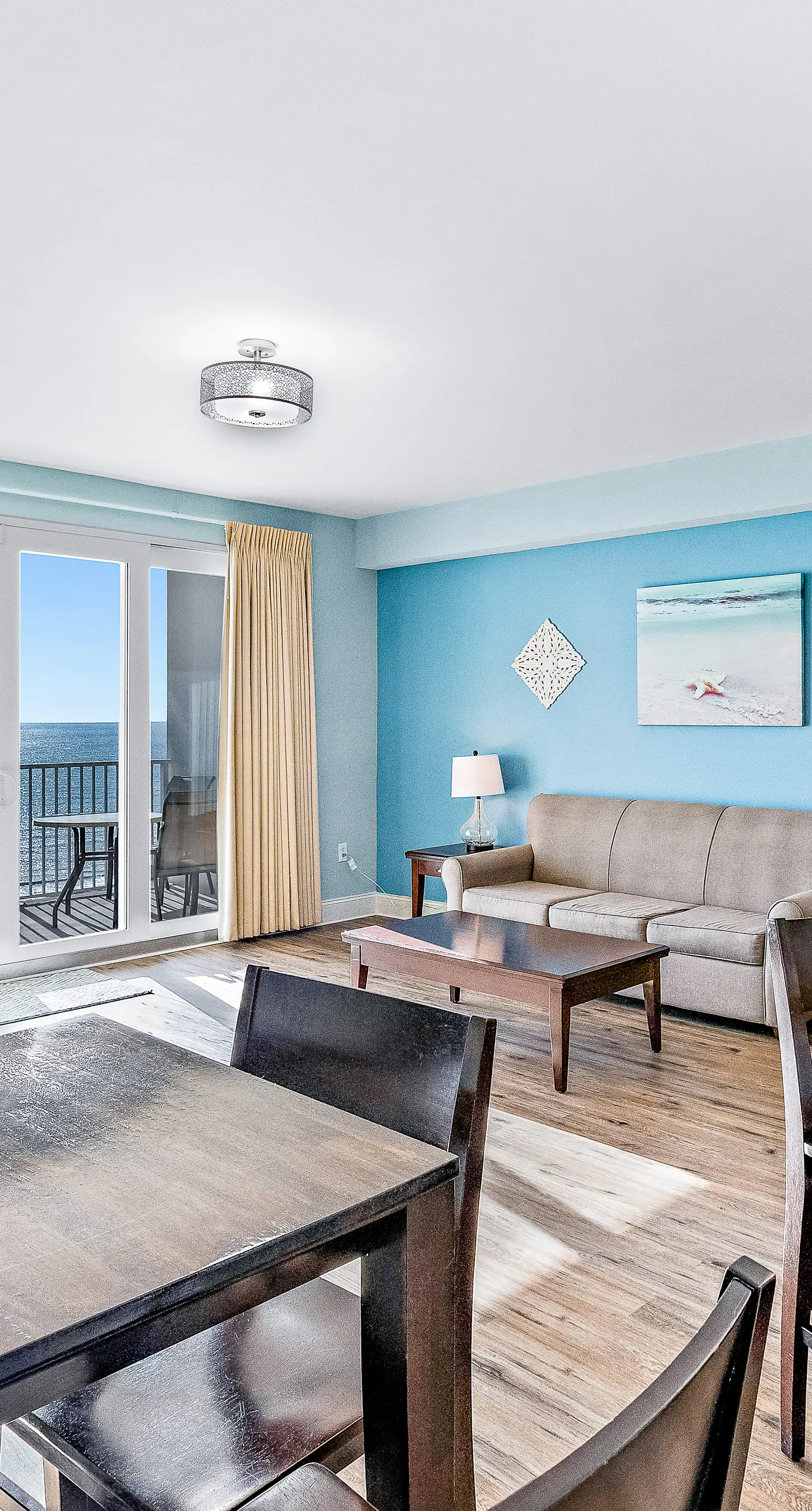 Beachfront condo with access to 5 pools, hot tub, fast WiFi, patio, washer/dryer