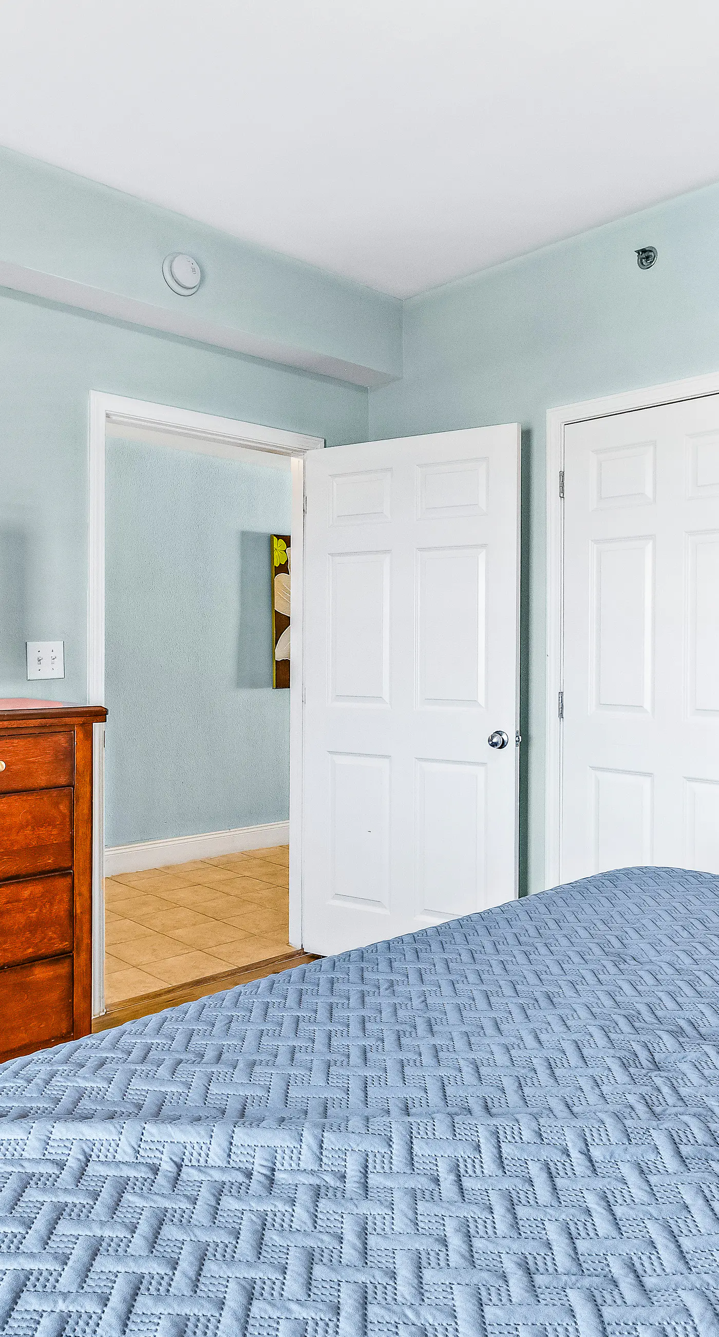 Beachfront condo with access to 5 pools, hot tub, fast WiFi, patio, washer/dryer