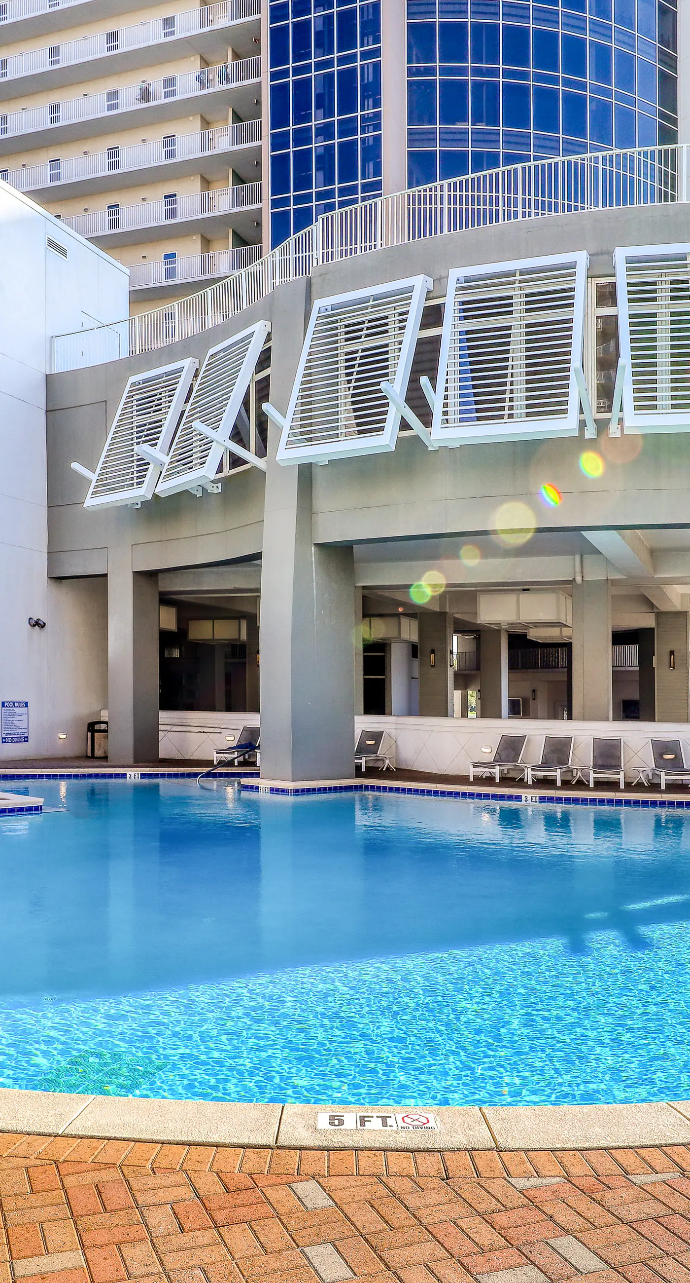 Beachfront condo with access to 5 pools, hot tub, fast WiFi, patio, washer/dryer