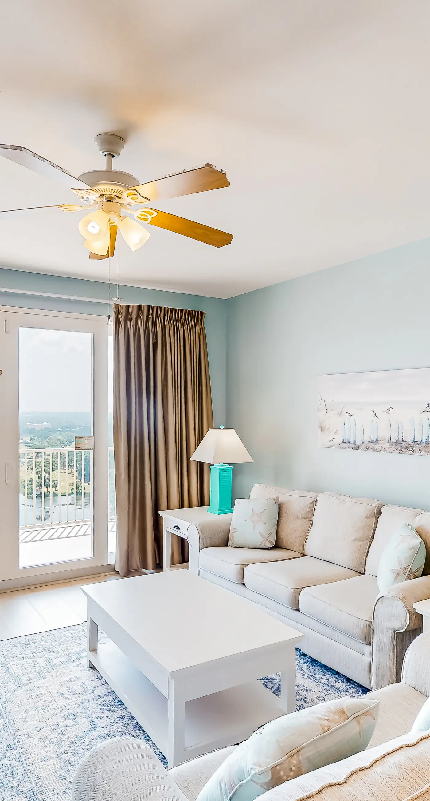 Beautiful 2 BD Condo with city and ocean views, Pools & Hot tubs