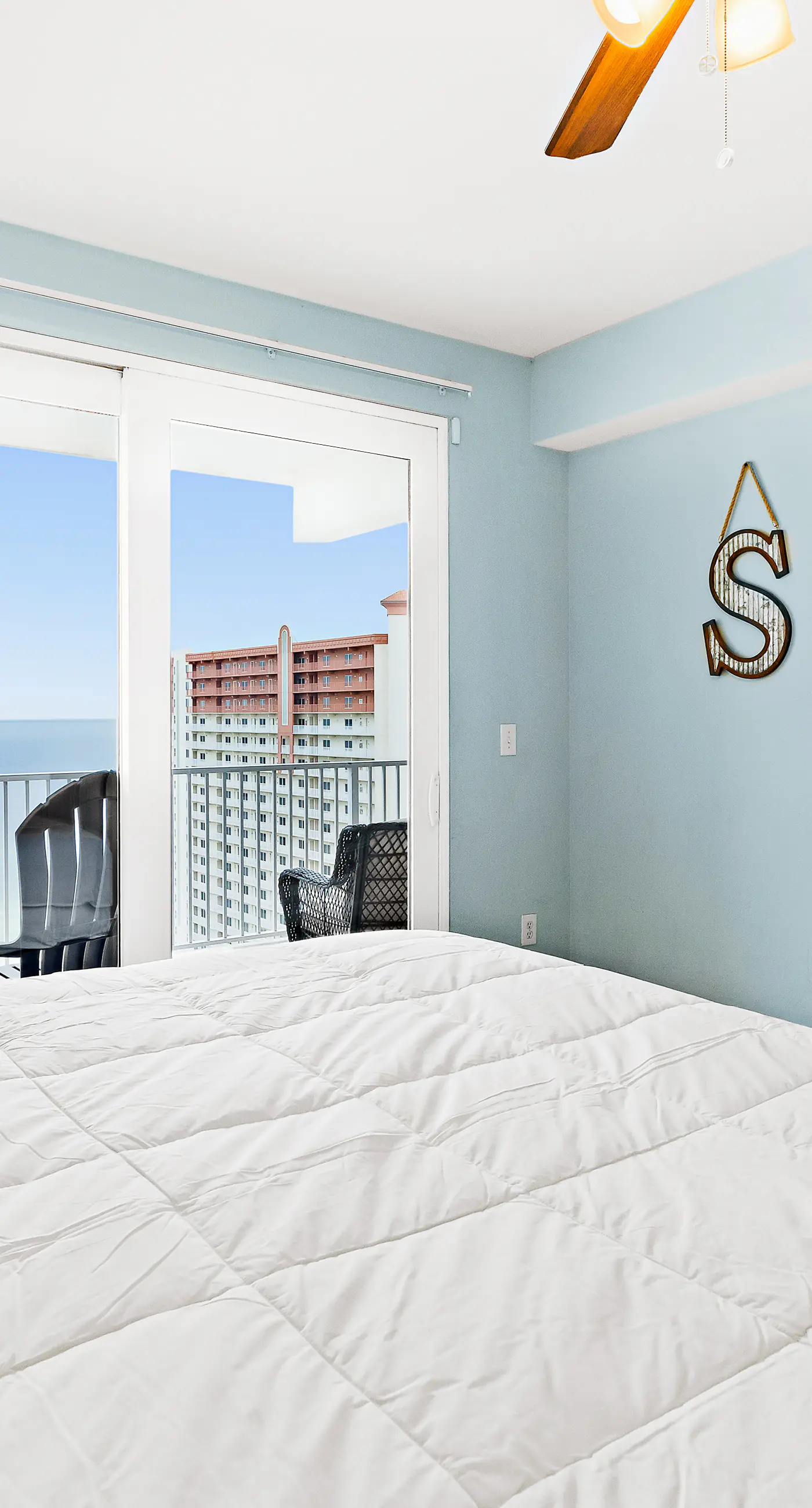 Fantastic beach and lake view condo with shared pools and hot tub