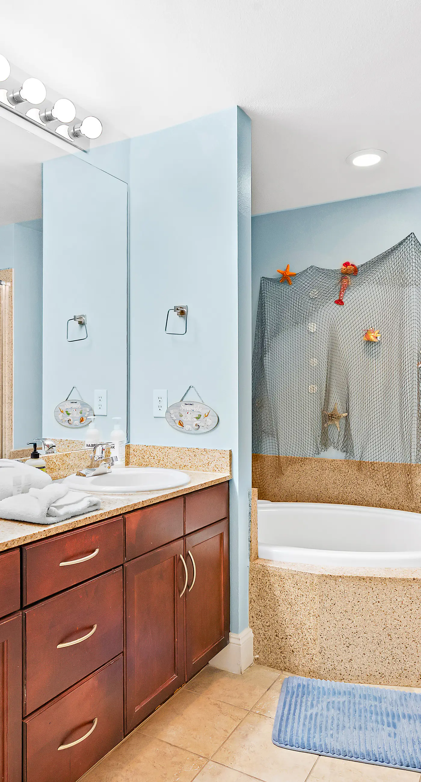 Fantastic beach and lake view condo with shared pools and hot tub