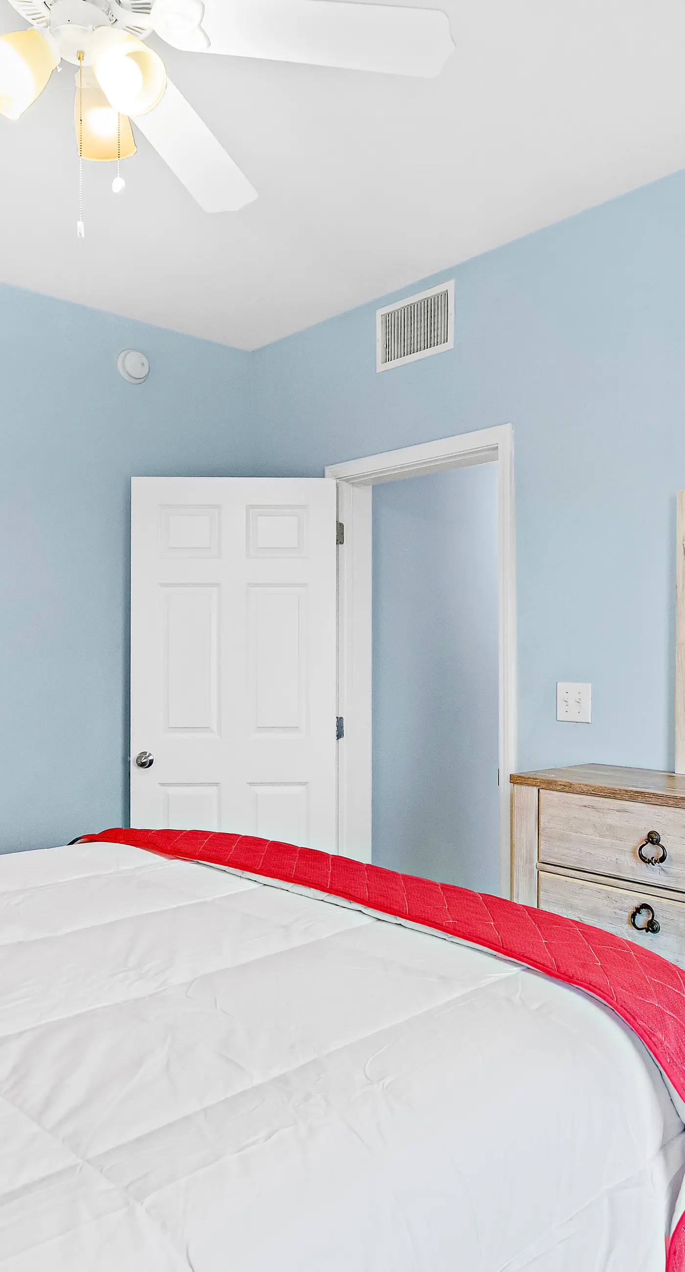 Fantastic beach and lake view condo with shared pools and hot tub
