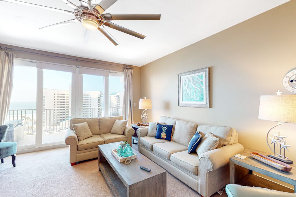 Fantastic ocean-view condo with hot tub, balcony, heated pool