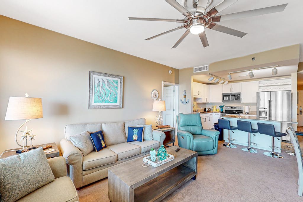 Fantastic ocean-view condo with hot tub, balcony, heated pool