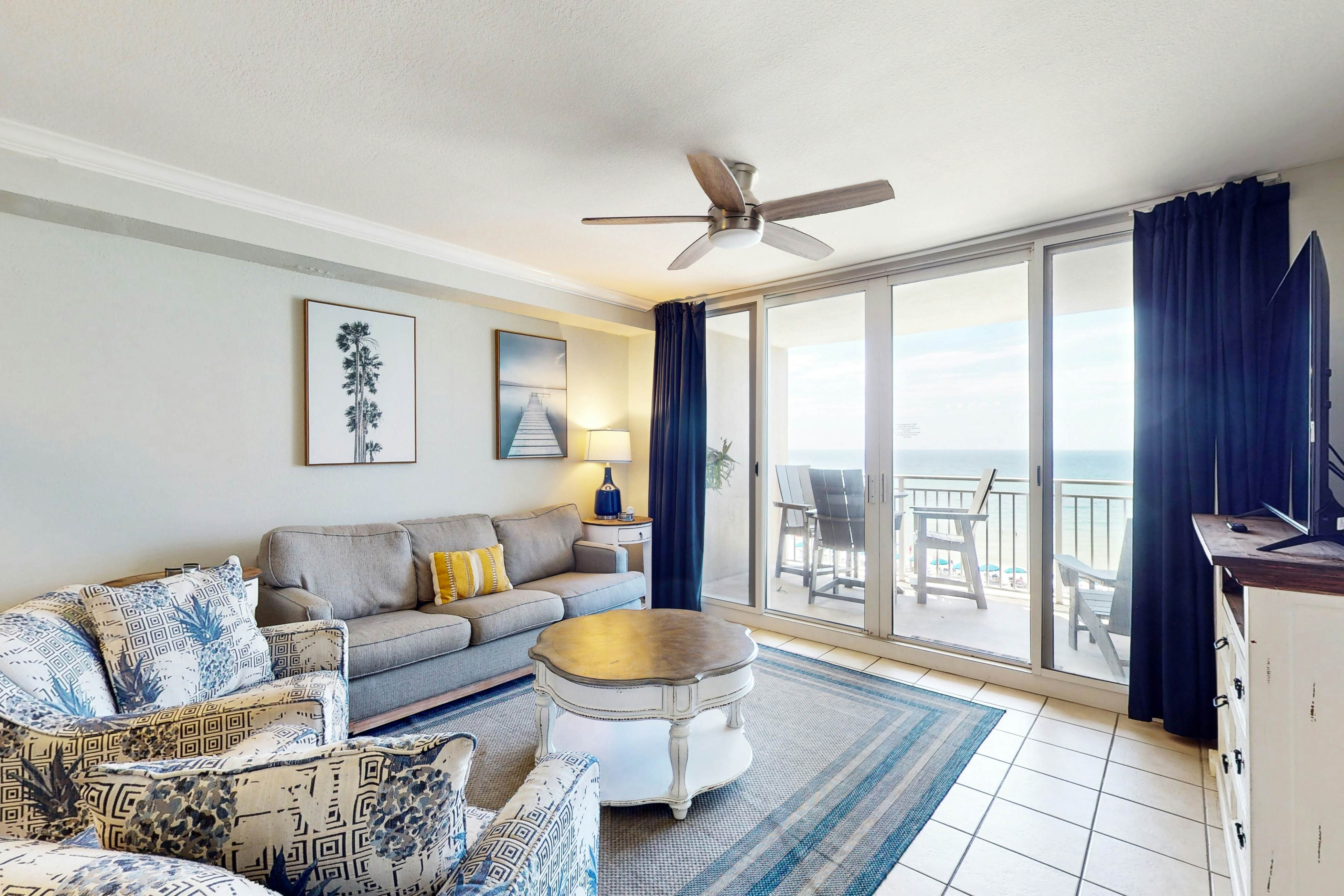 Beachfront Condo with gorgeous views, shared pool & beach access