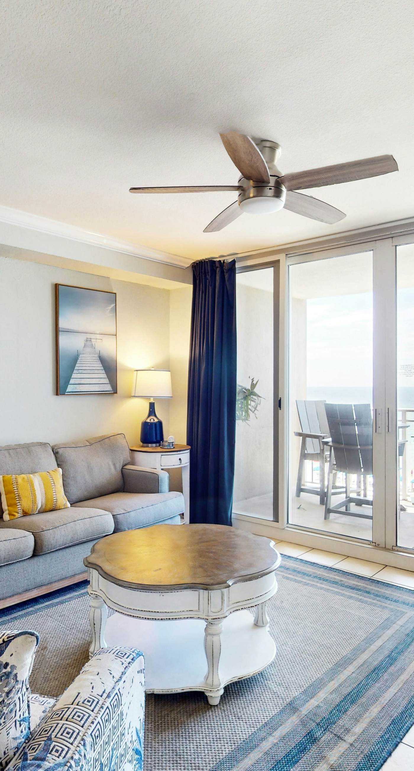 Beachfront Condo with gorgeous views, shared pool & beach access