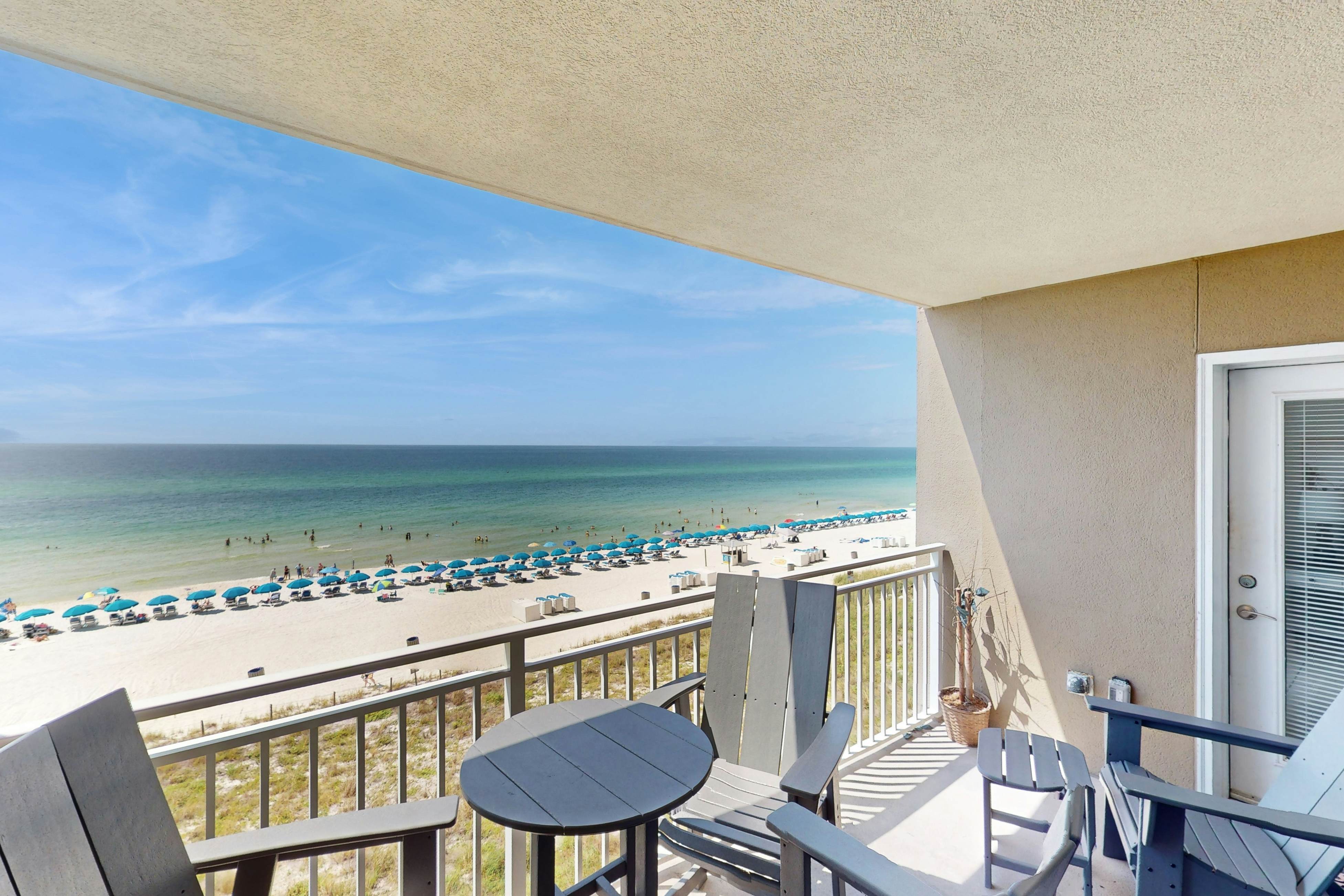 Beachfront Condo with gorgeous views, shared pool & beach access