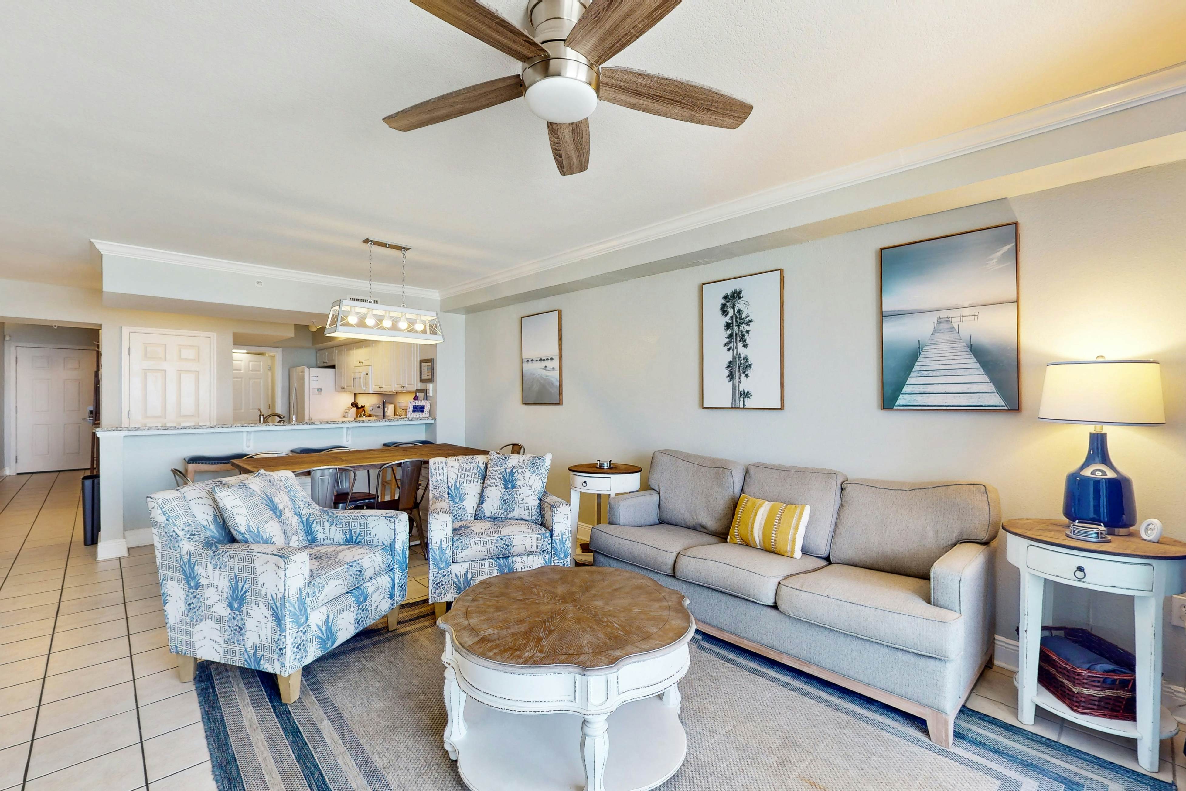 Beachfront Condo with gorgeous views, shared pool & beach access