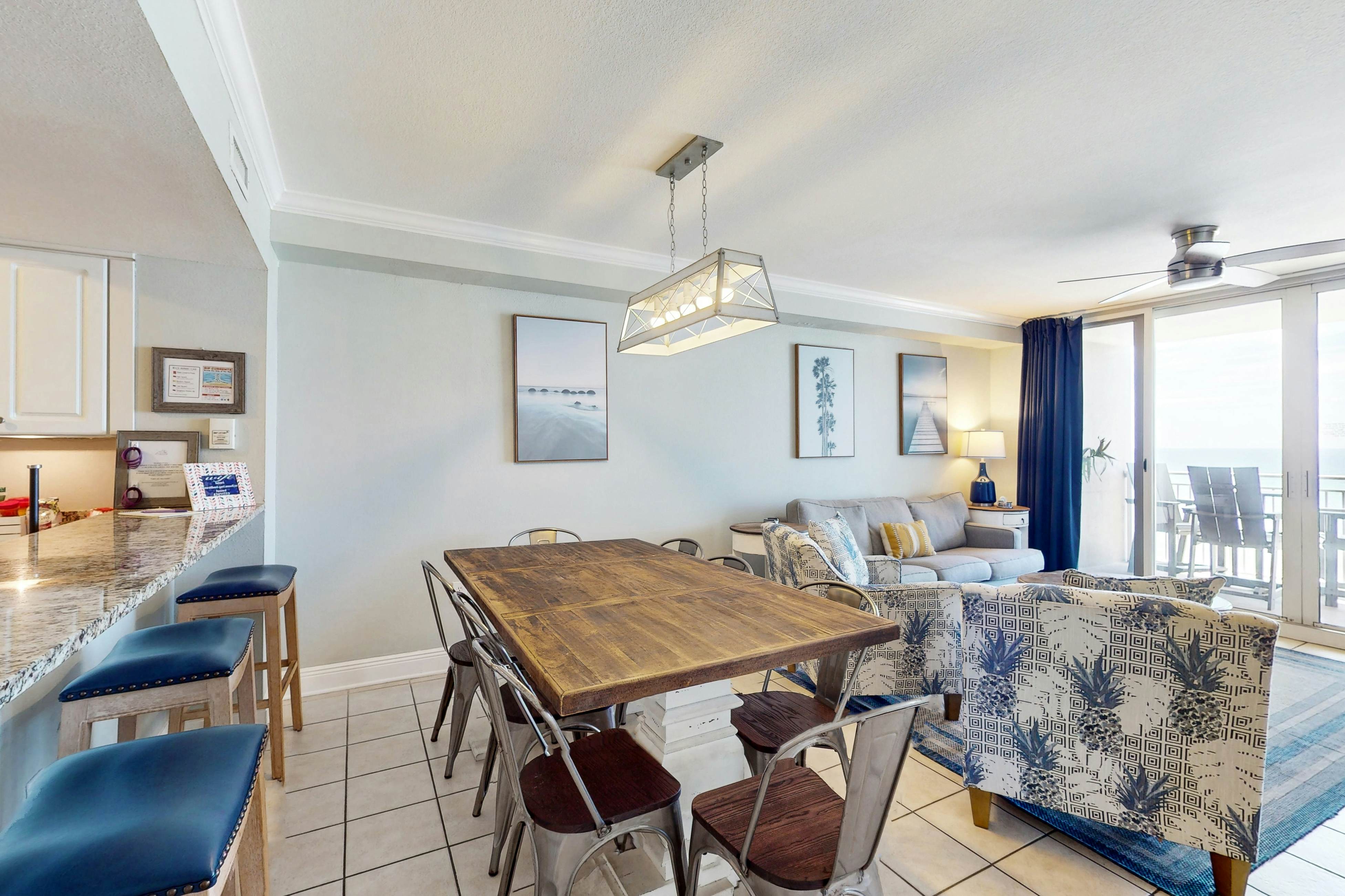 Beachfront Condo with gorgeous views, shared pool & beach access